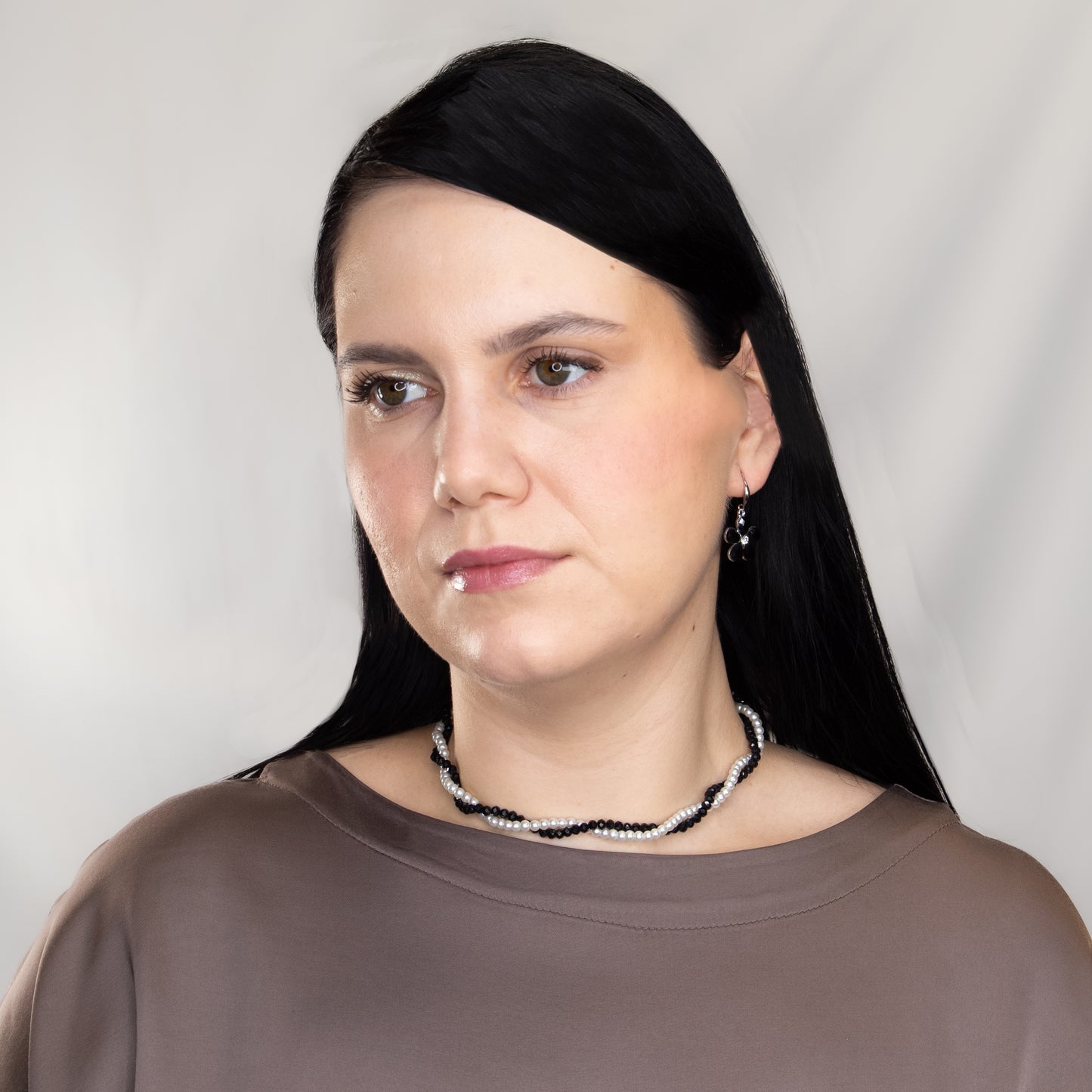 Colier dublu la baza gâtului cu perle și mărgele - Negru