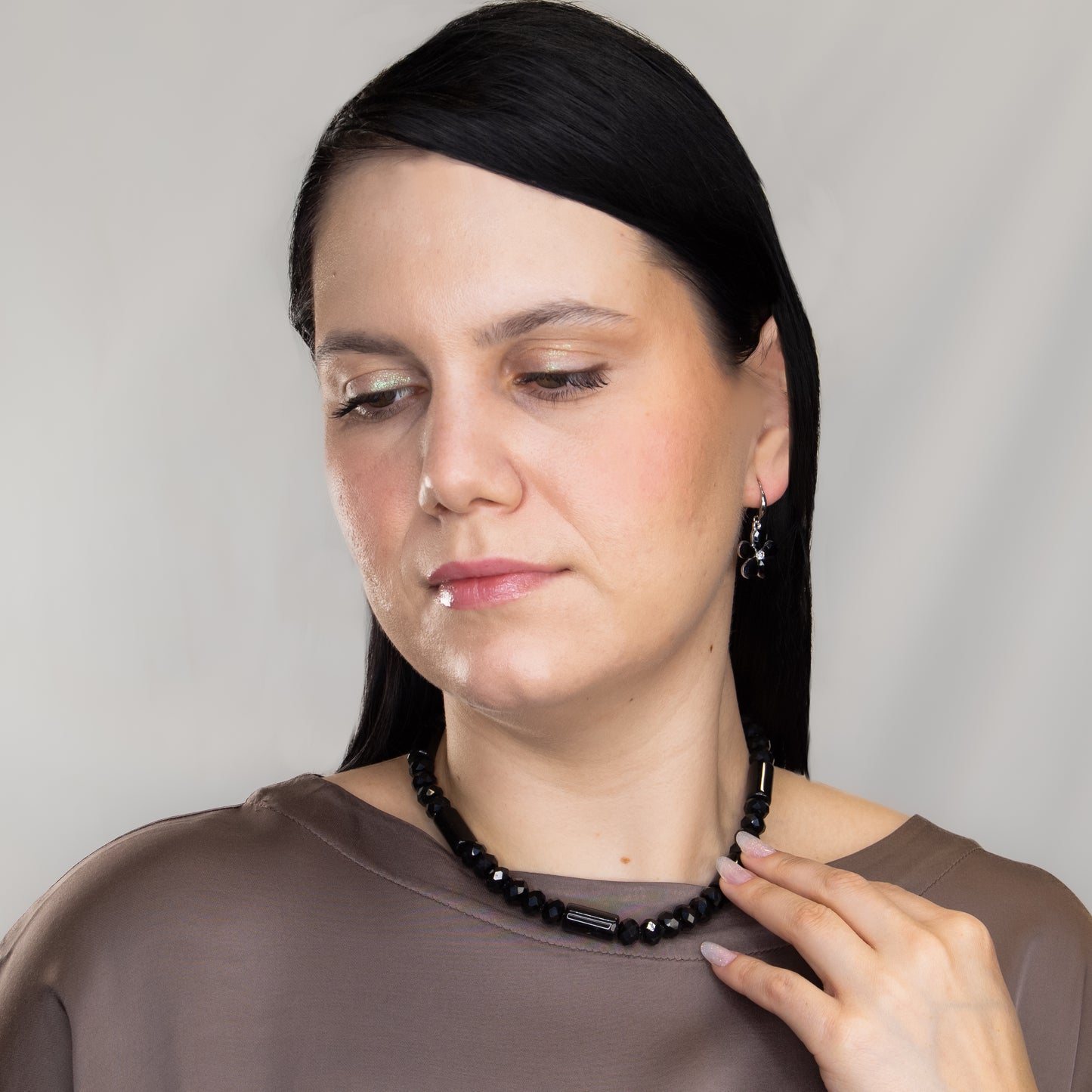 Colier elegant cu mărgele - Negru
