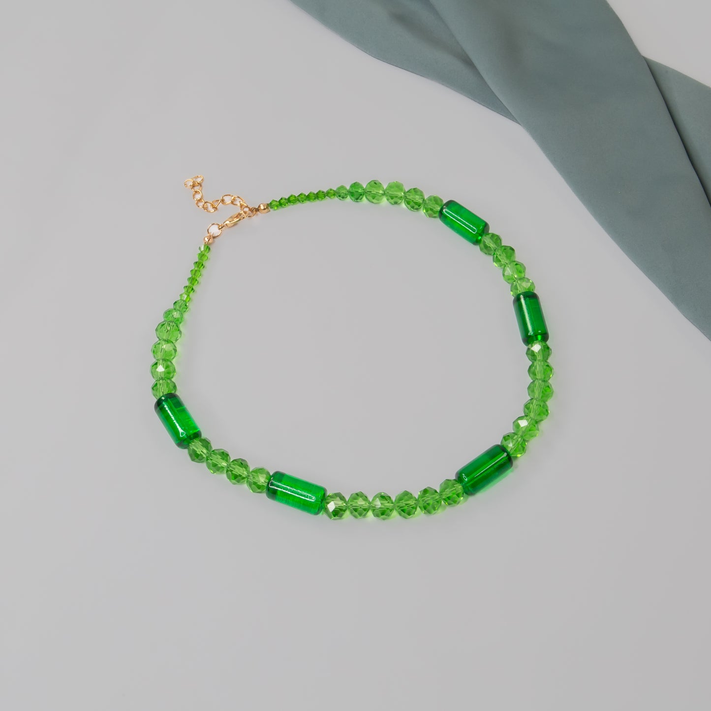 Colier elegant cu mărgele - Verde