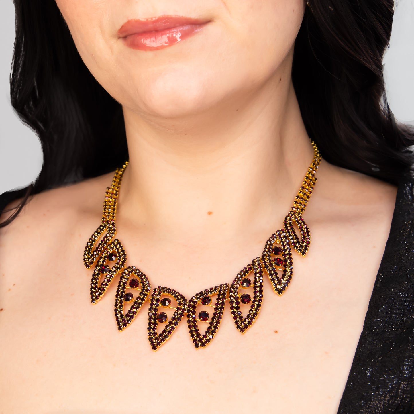 Colier elegant cu pietre bordo - Orient Flame