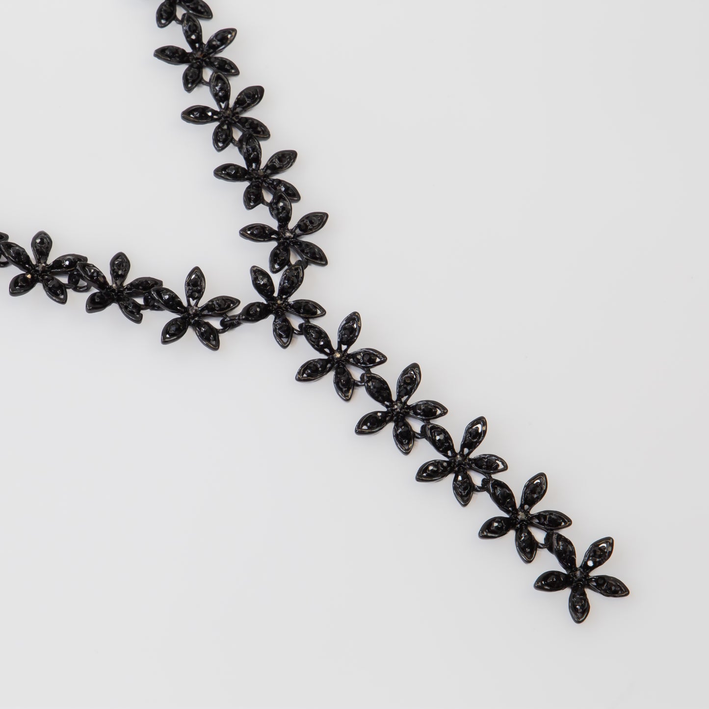 Colier elegant cu pietre negre - Shadow Petals