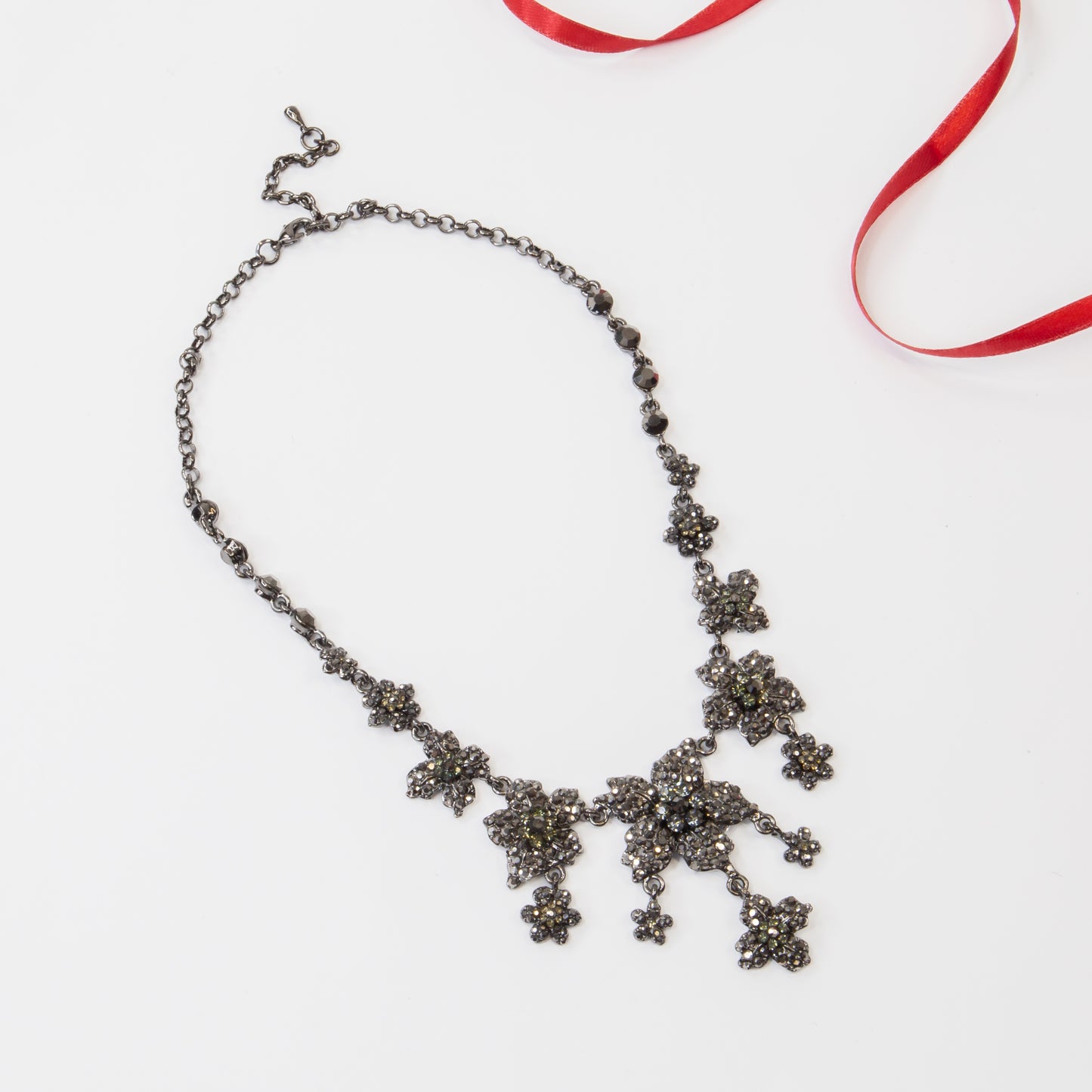 Colier elegant cu pietre strălucitoare - Noir Blossom