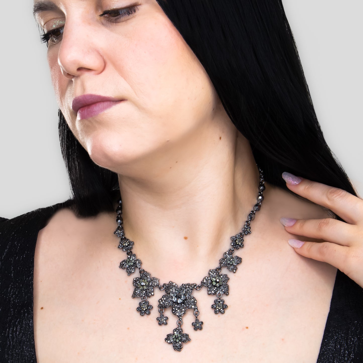 Colier elegant cu pietre strălucitoare - Noir Blossom