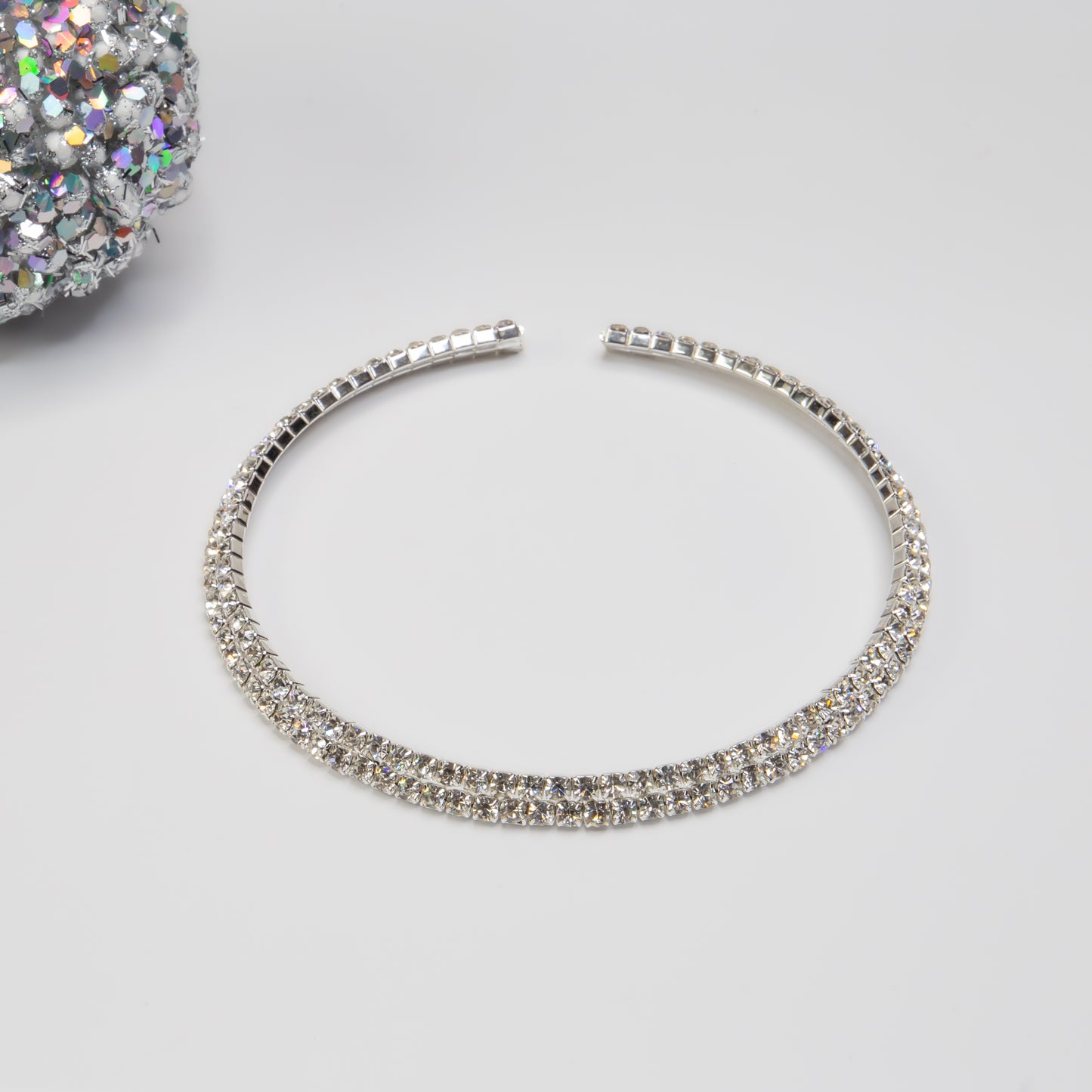 Colier elegant la baza gâtului cu pietre strălucitoare, flexibil, fără închizătoare