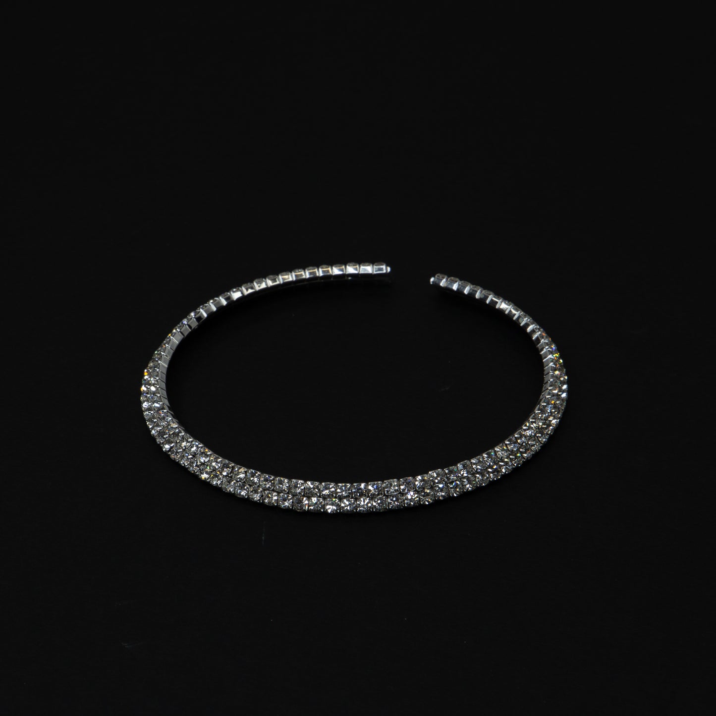 Colier elegant la baza gâtului cu pietre strălucitoare, flexibil, fără închizătoare