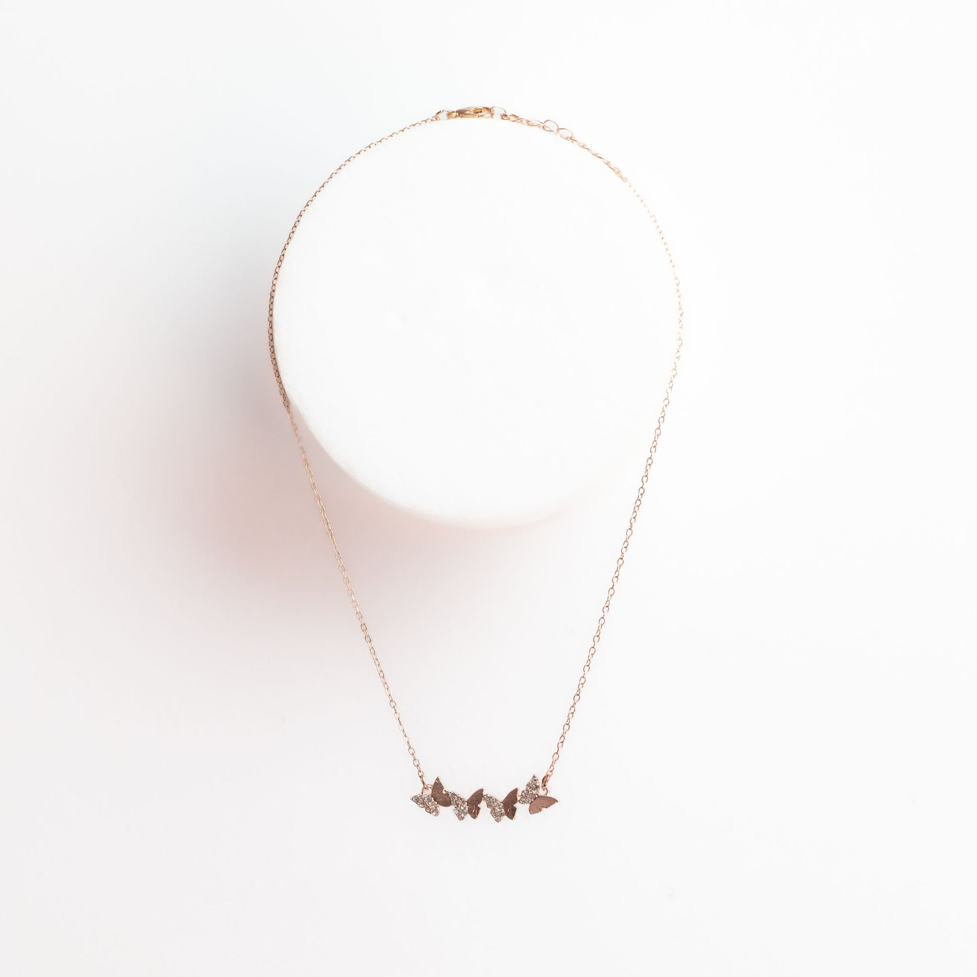 Colier la baza gâtului cu pandantiv fluturași cu ștrasuri - Auriu