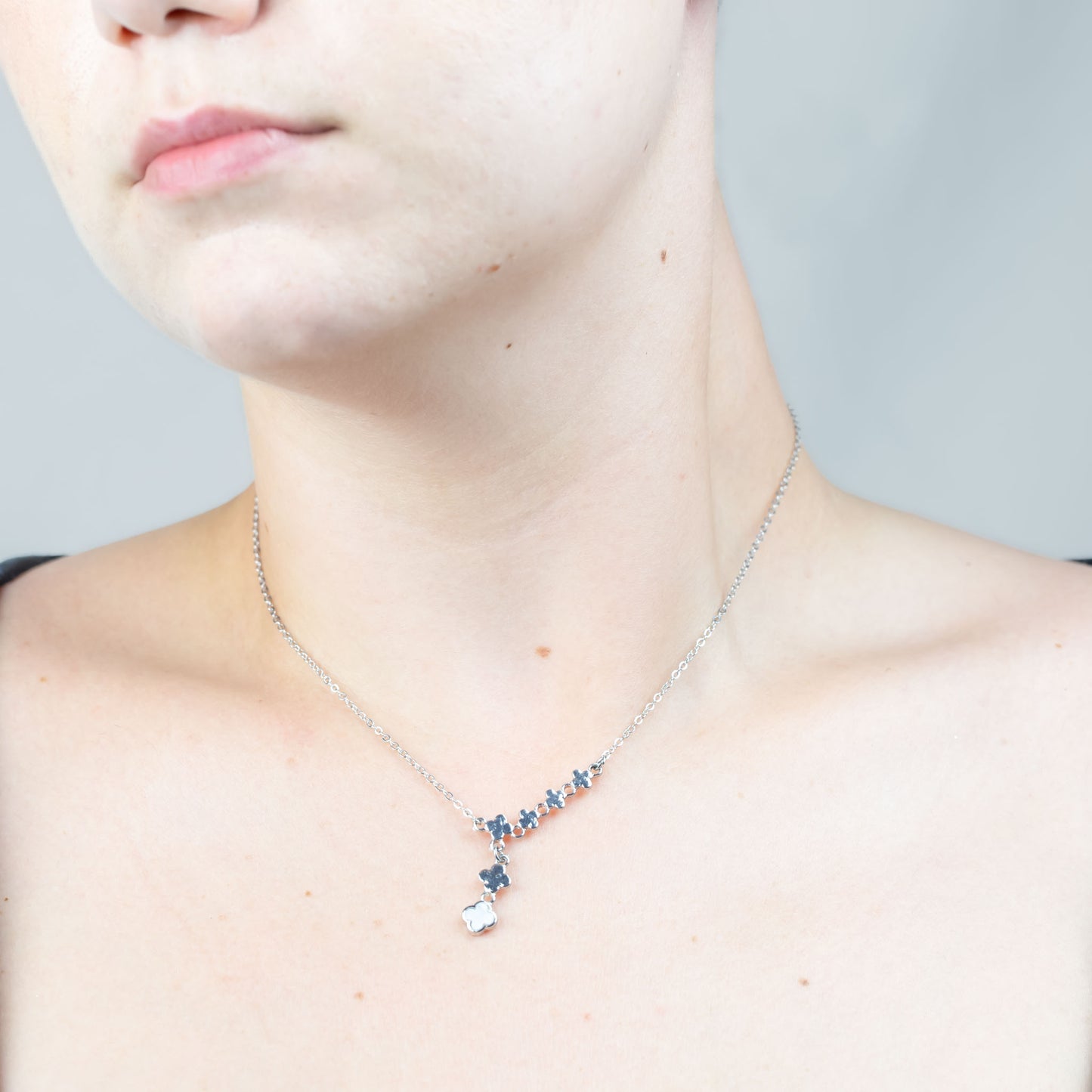 Colier la baza gâtului cu pandantiv trifoi cu patru foi - Argintiu