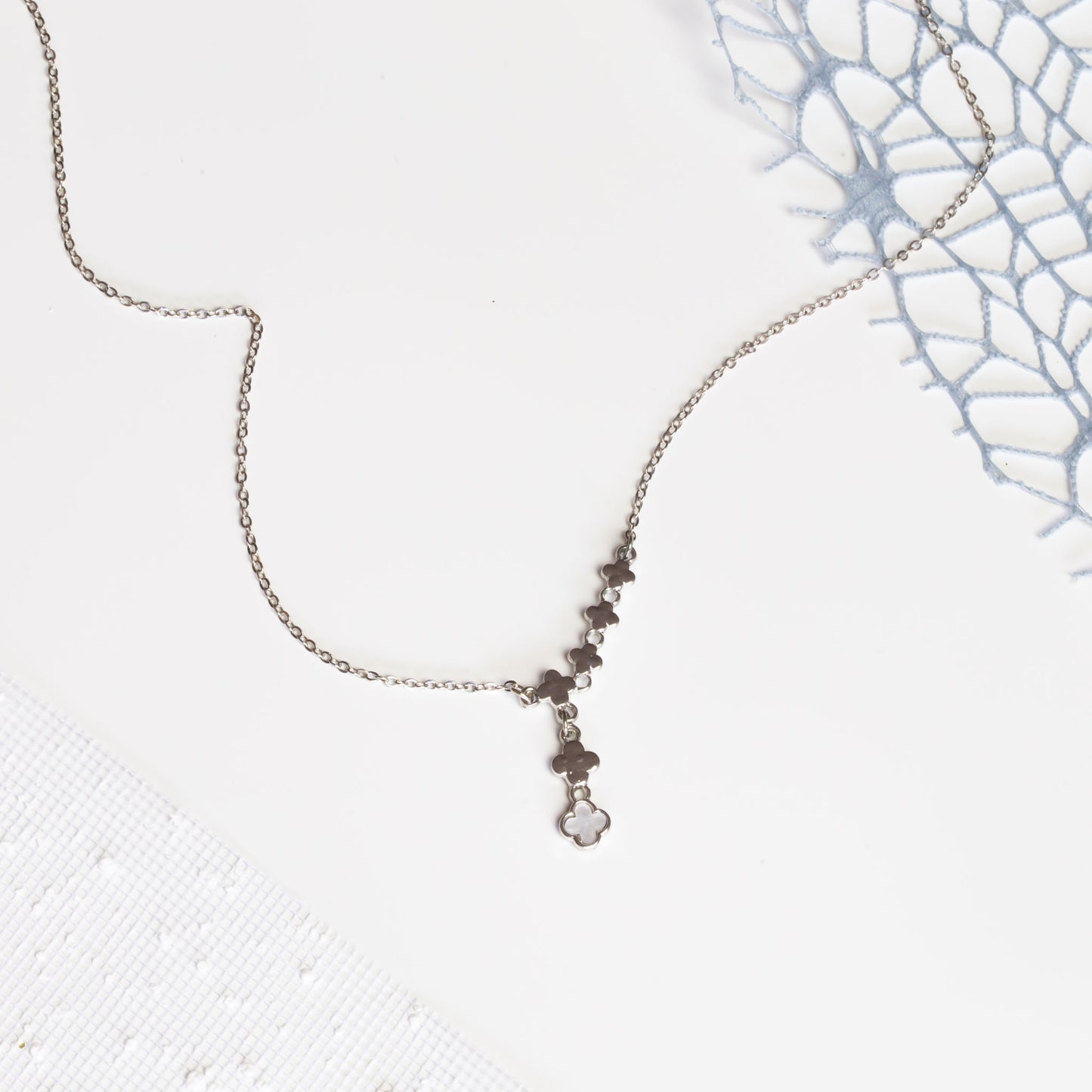 Colier la baza gâtului cu pandantiv trifoi cu patru foi - Argintiu