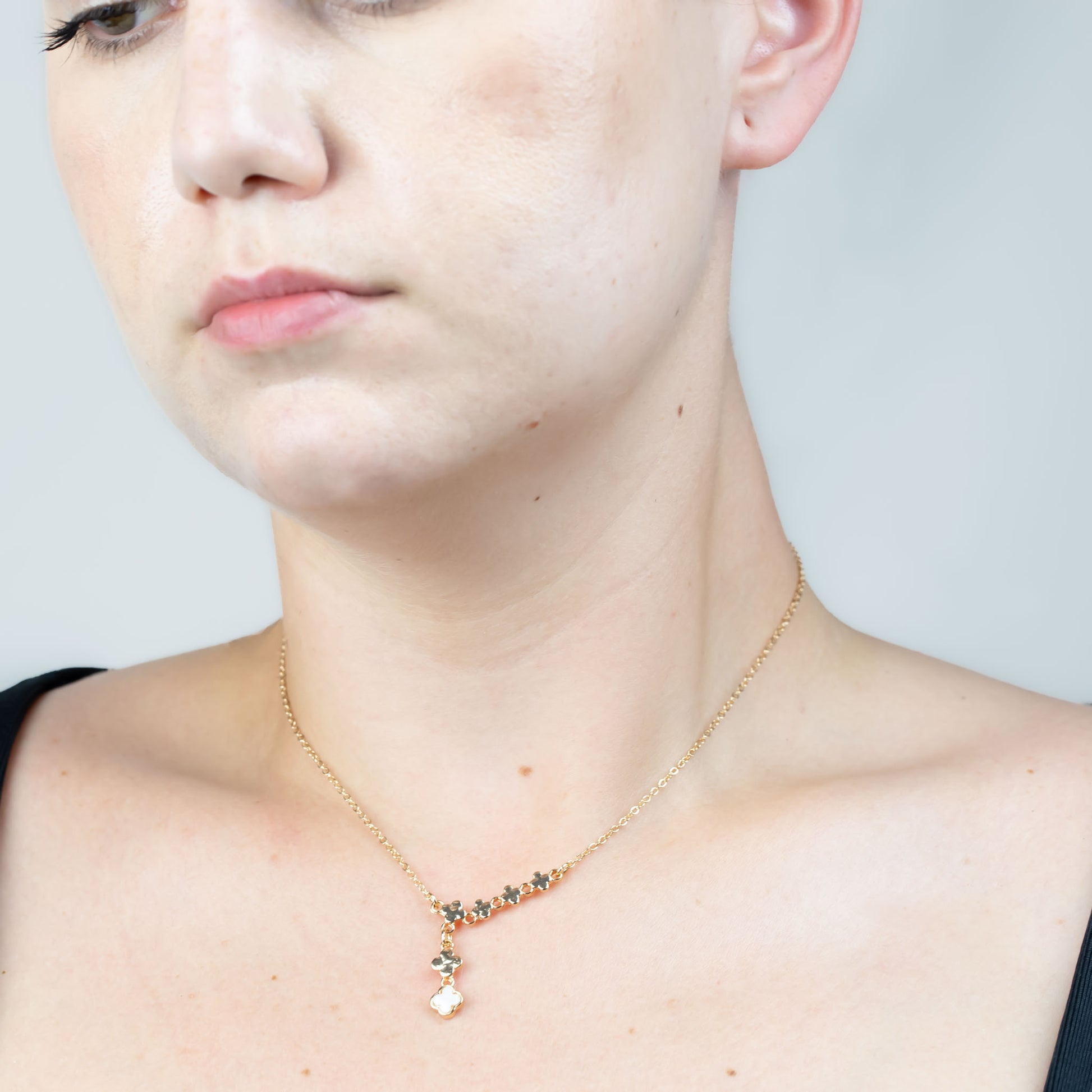 Colier la baza gâtului cu pandantiv trifoi cu patru foi - Auriu