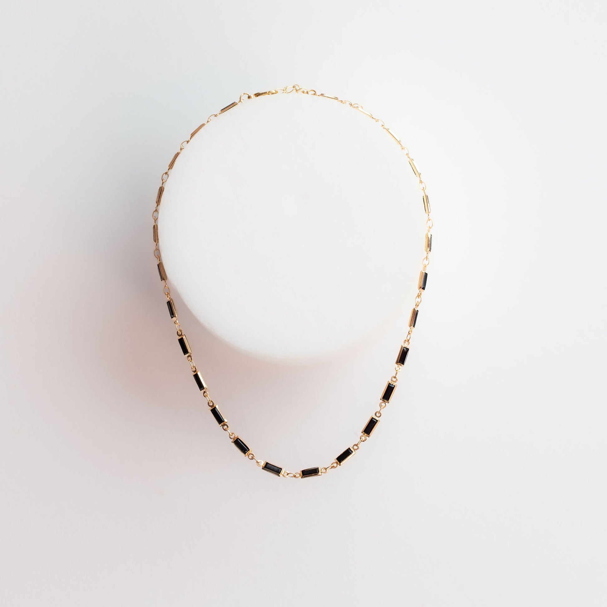 Colier tip choker cu pietre negre