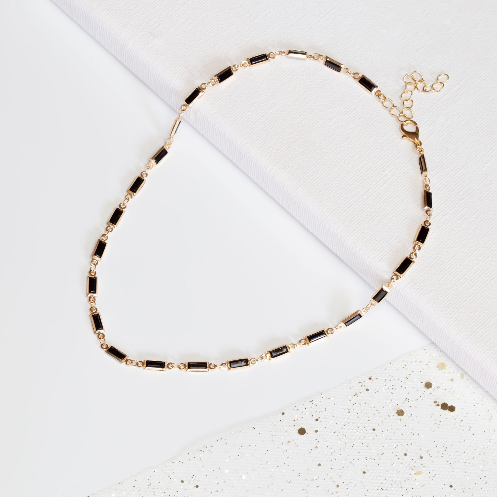 Colier tip choker cu pietre negre