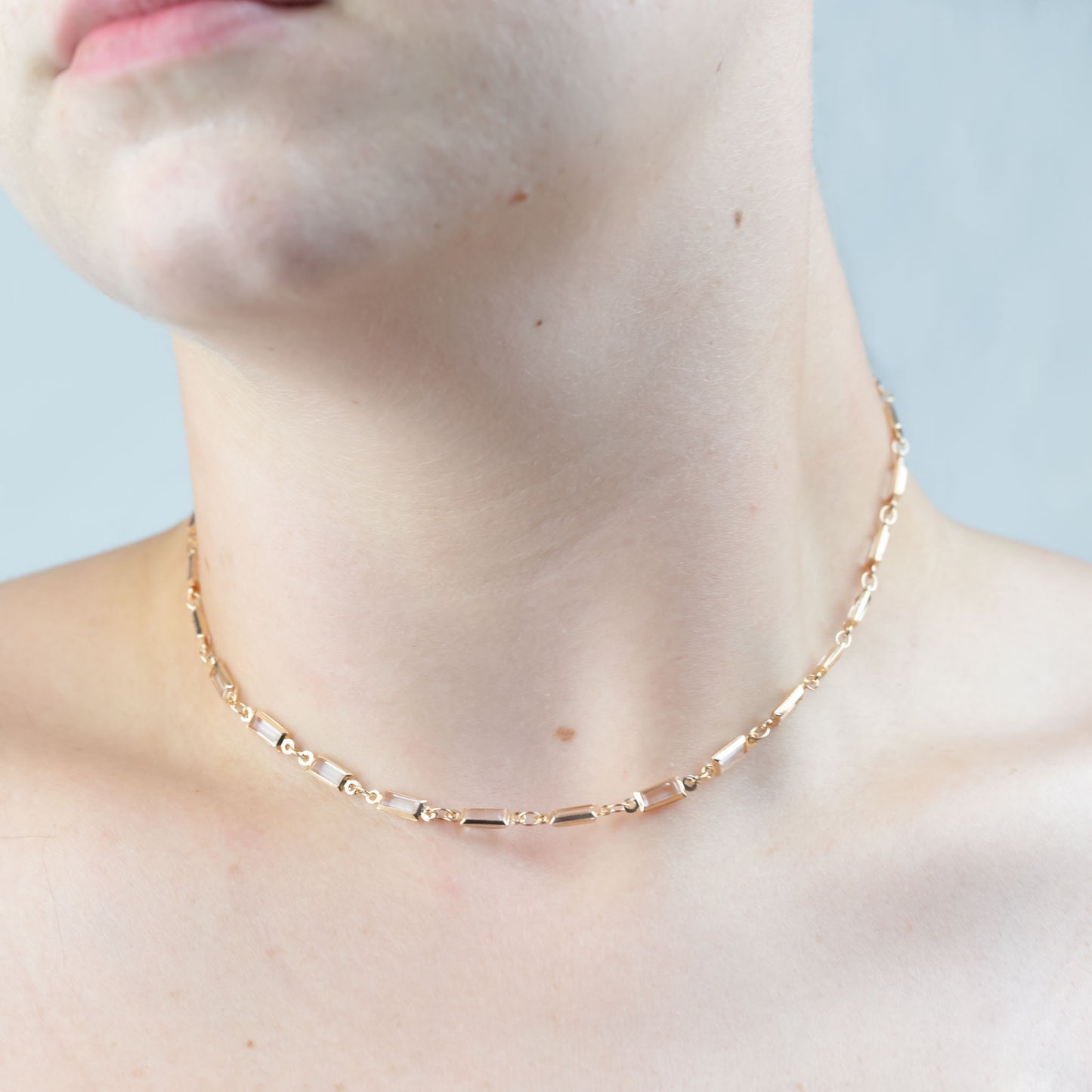 Colier tip choker cu pietre transparente
