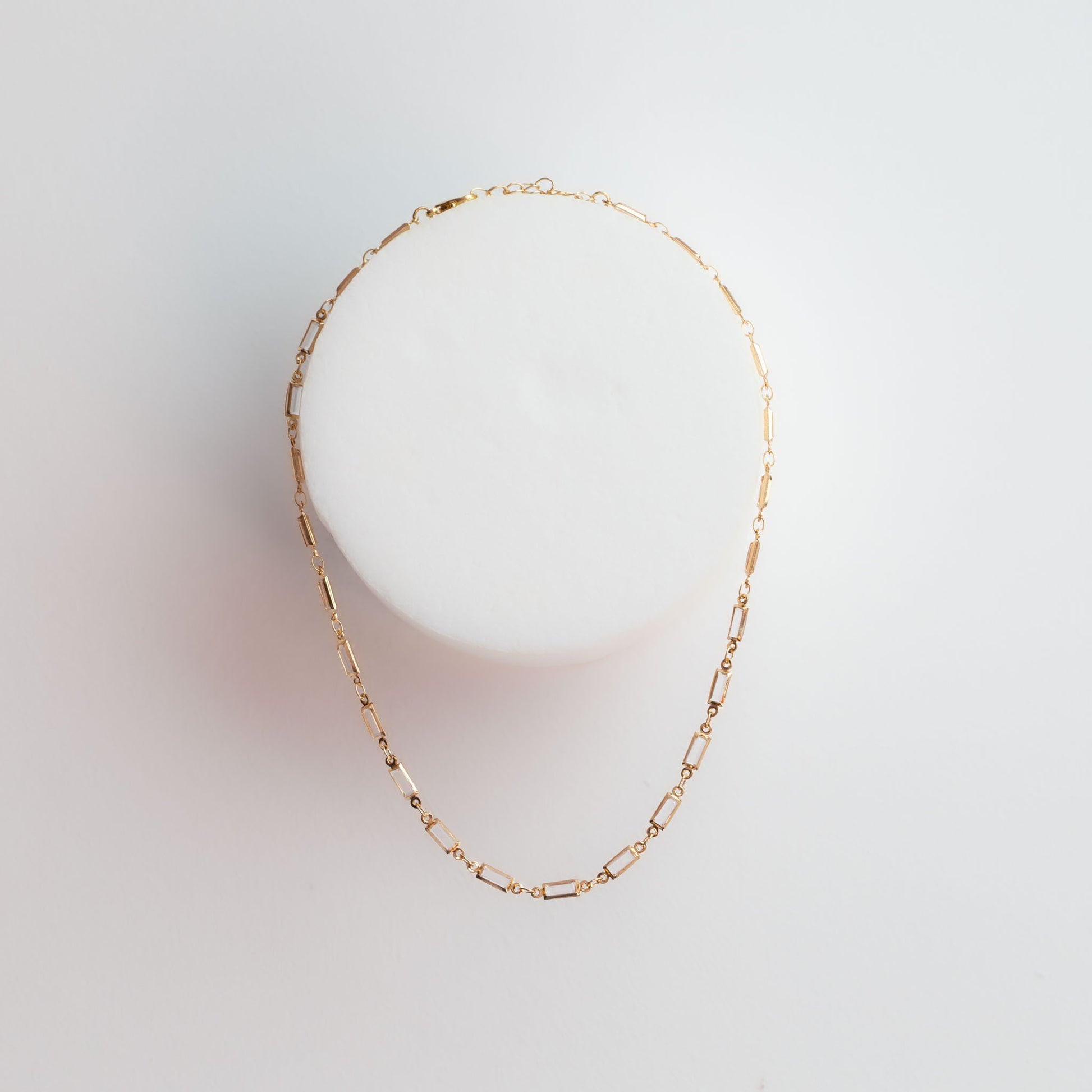 Colier tip choker cu pietre transparente