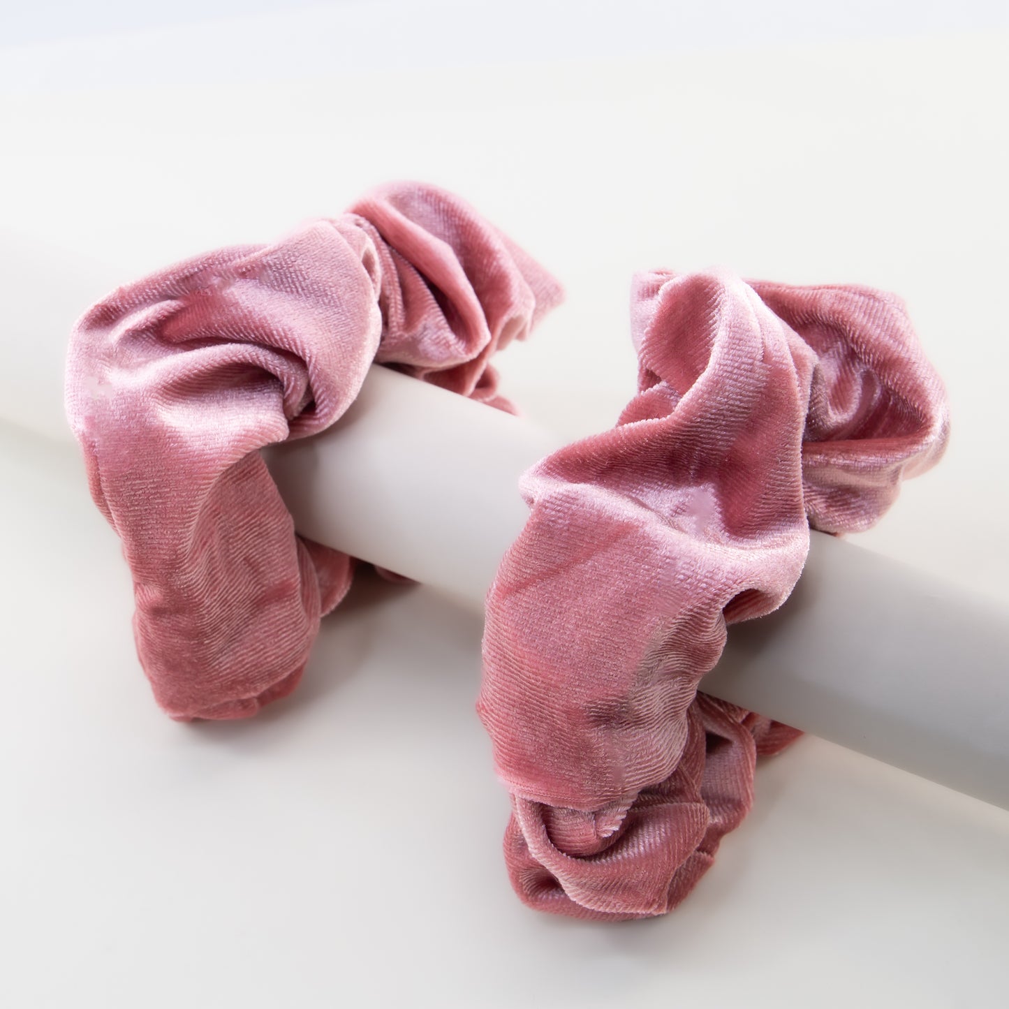 Elastice de păr tip scrunchie cu textură catifelată, grosime 5 cm, set 2 buc - Roz