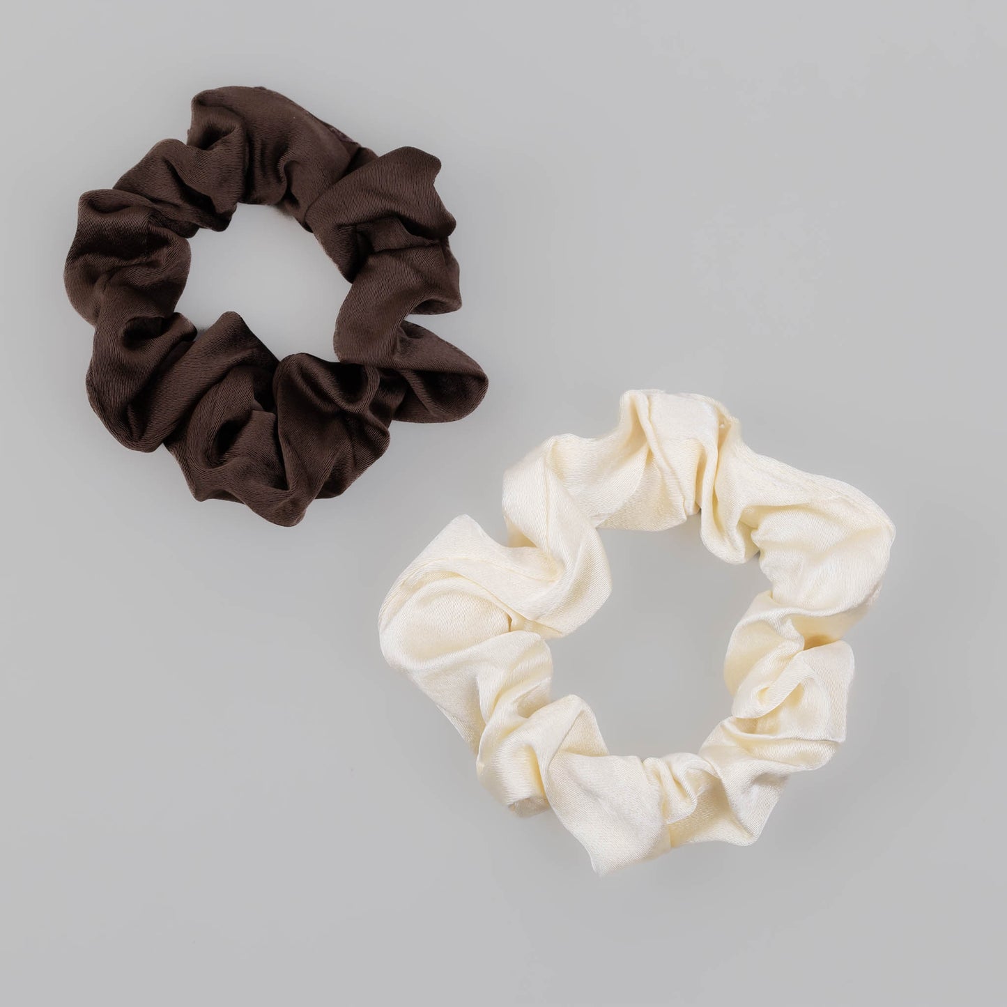 Elastice de păr tip scrunchie cu textură fină din satin, grosime 2 cm, set 2 buc - Chocolate Mix