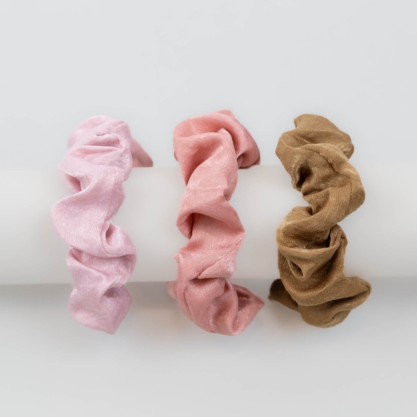 Elastice de păr tip scrunchie cu textură fină din satin, grosime 3 cm, set 3 buc - Velvet Mix