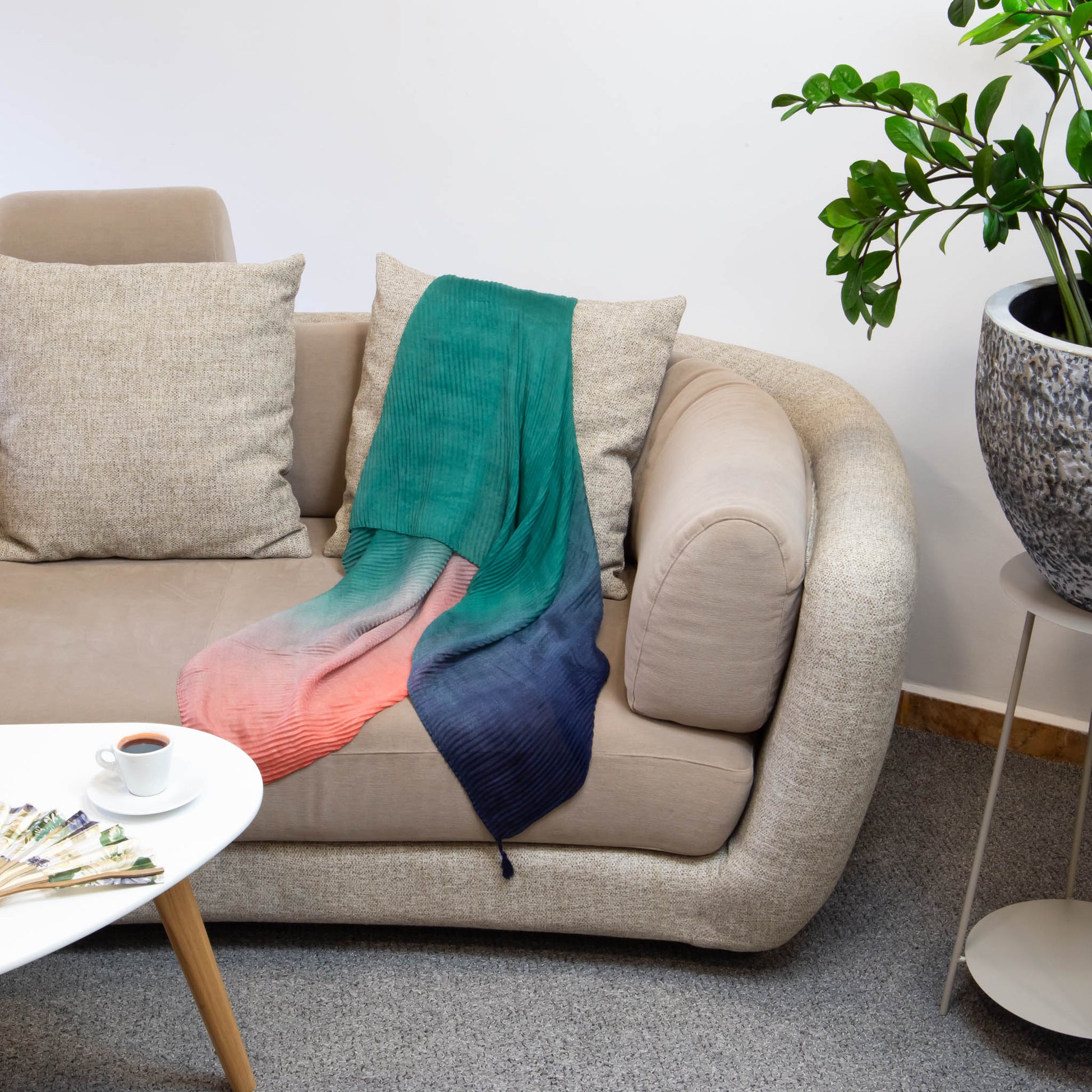 Eșarfă comodă și aerată cu degrade multicolor, 205 x 70 cm - Verde Flamingo