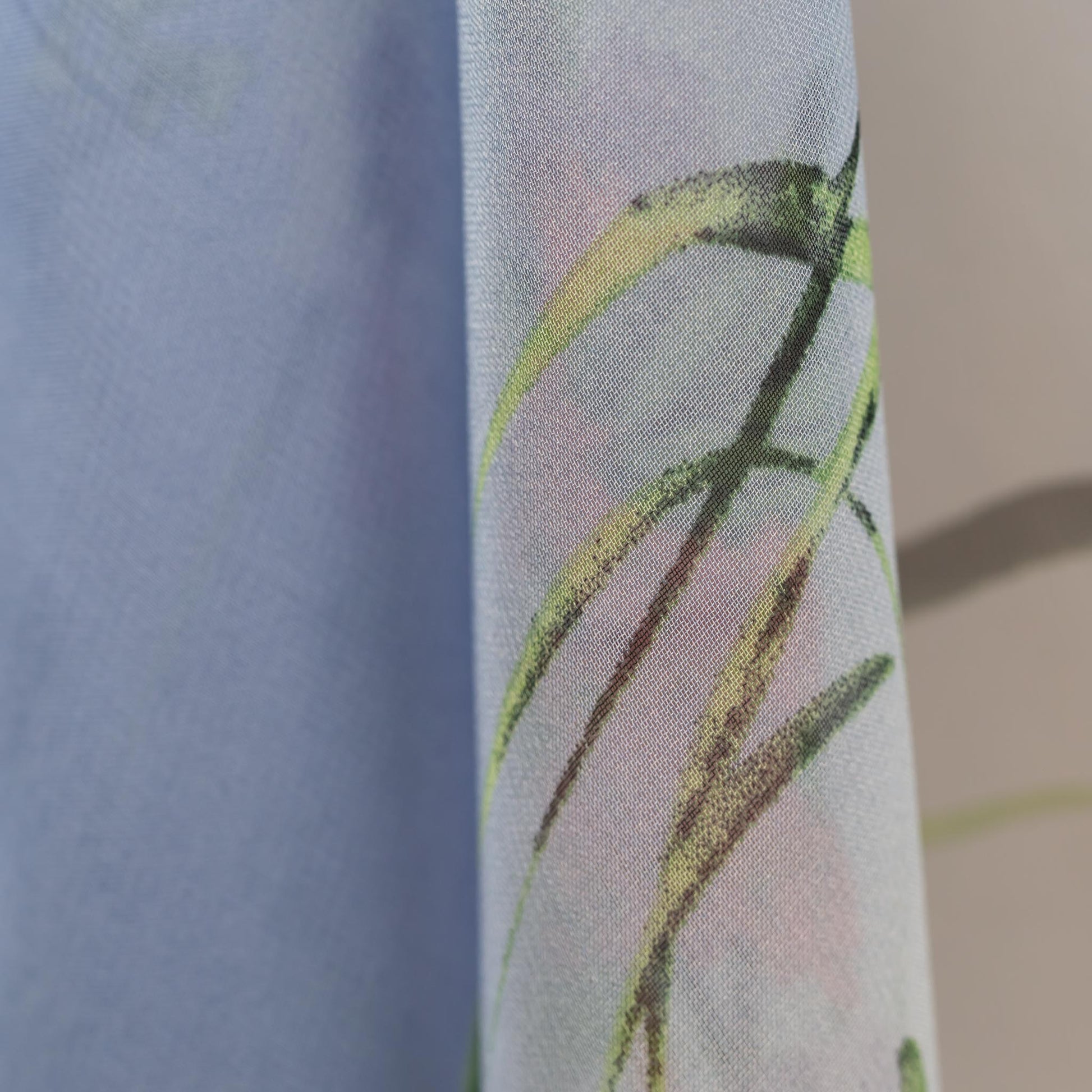 Eșarfă fină cu efect de mătase, imprimeu delicate wild flowers, 160 x 50 cm - Mov