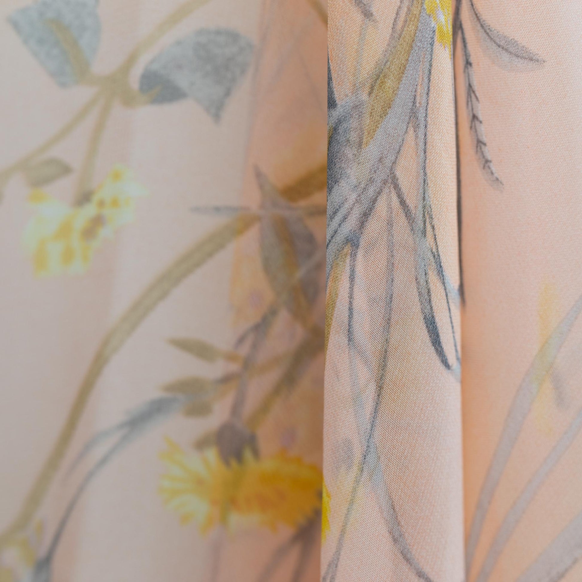 Eșarfă fină cu efect de mătase, imprimeu delicate wild flowers, 160 x 50 cm - Peach