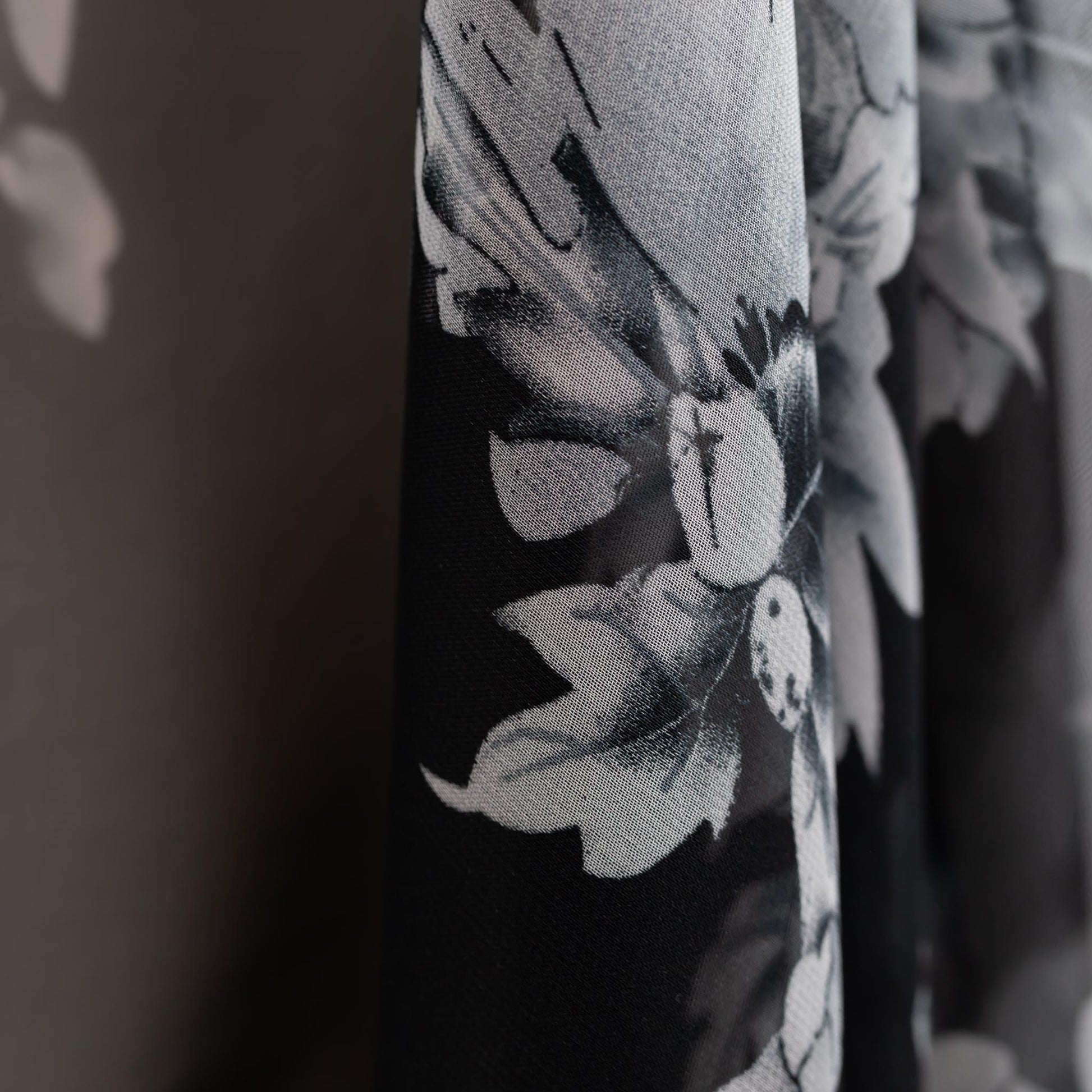 Eșarfă fină cu efect de mătase, imprimeu floral night, 155 x 50 cm - Negru