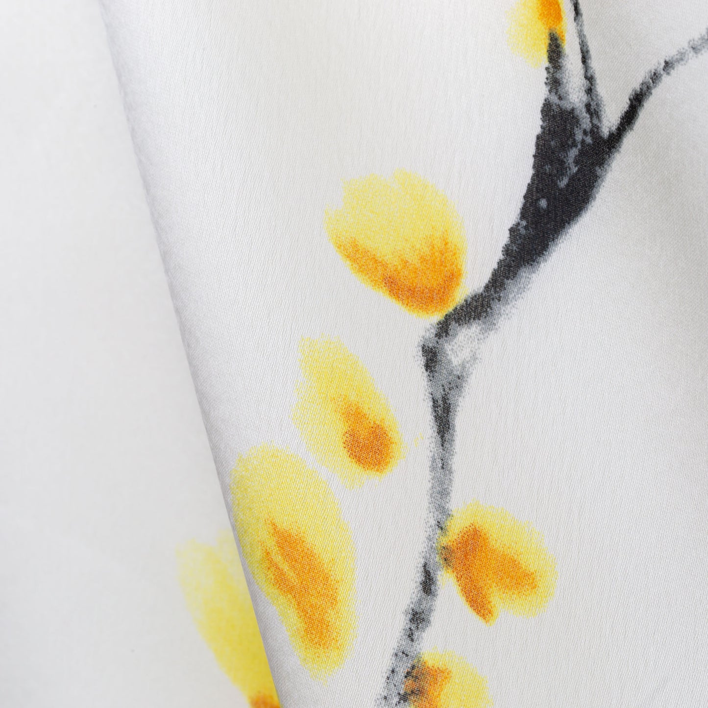Eșarfă fină și deosebită cu efect mătase, imprimeu spring touch, 180 x 90 cm - Crem