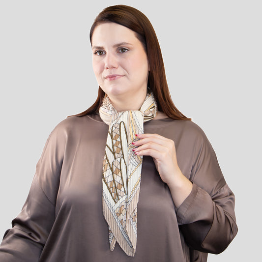 Eșarfă plisată din satin, motive geometrice elegante, 120 x 80 cm - Maro