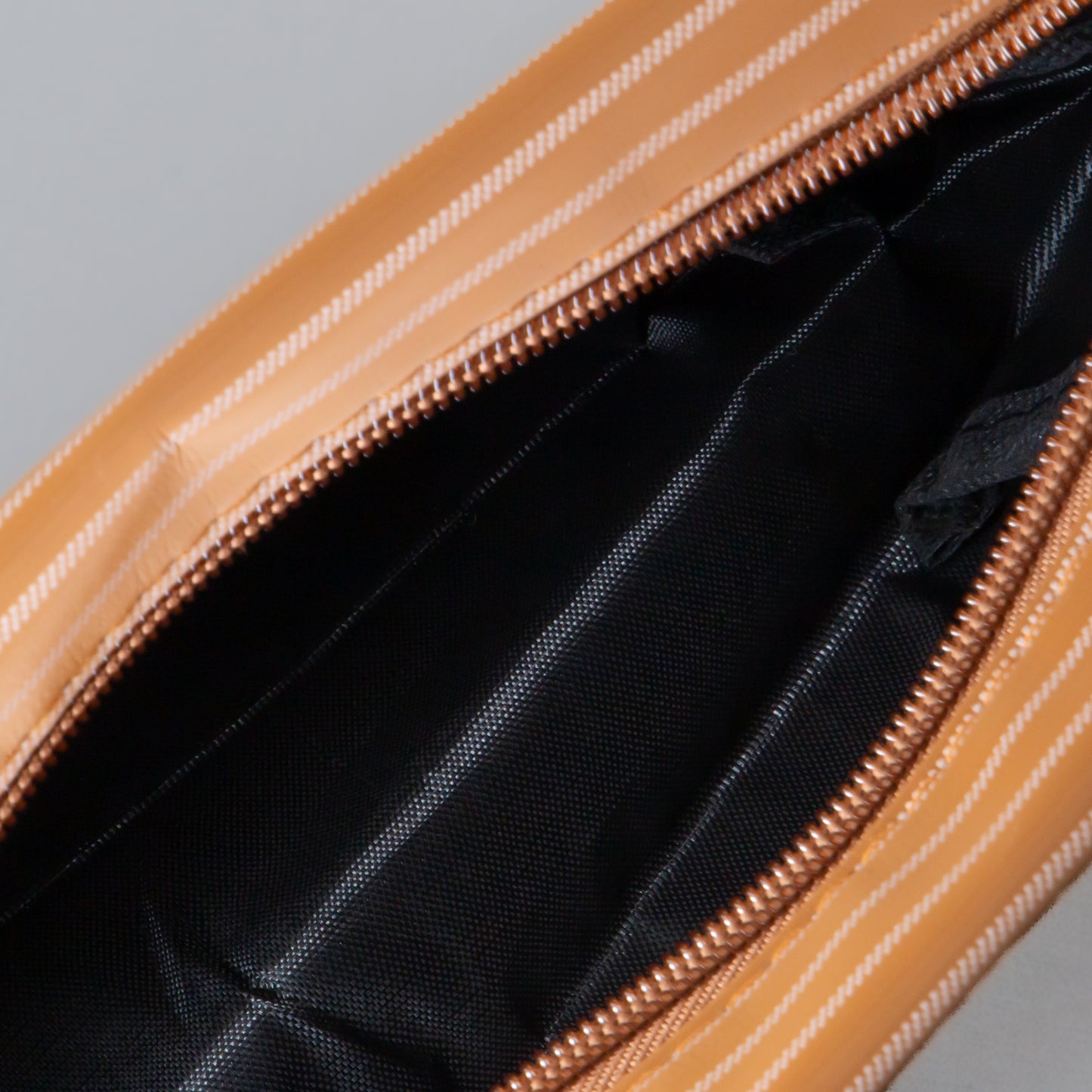 Geantă cosmetice Dungi Chic - Maro