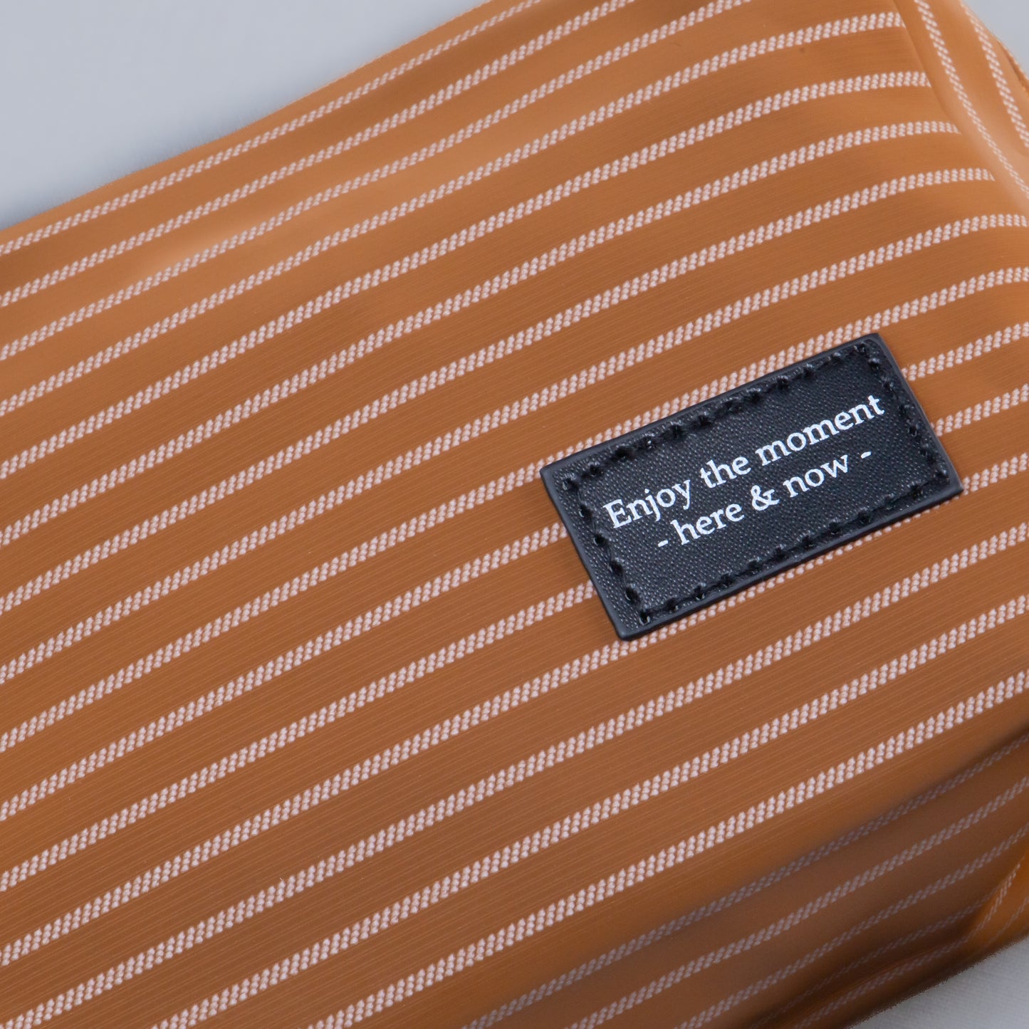 Geantă cosmetice Dungi Chic - Maro