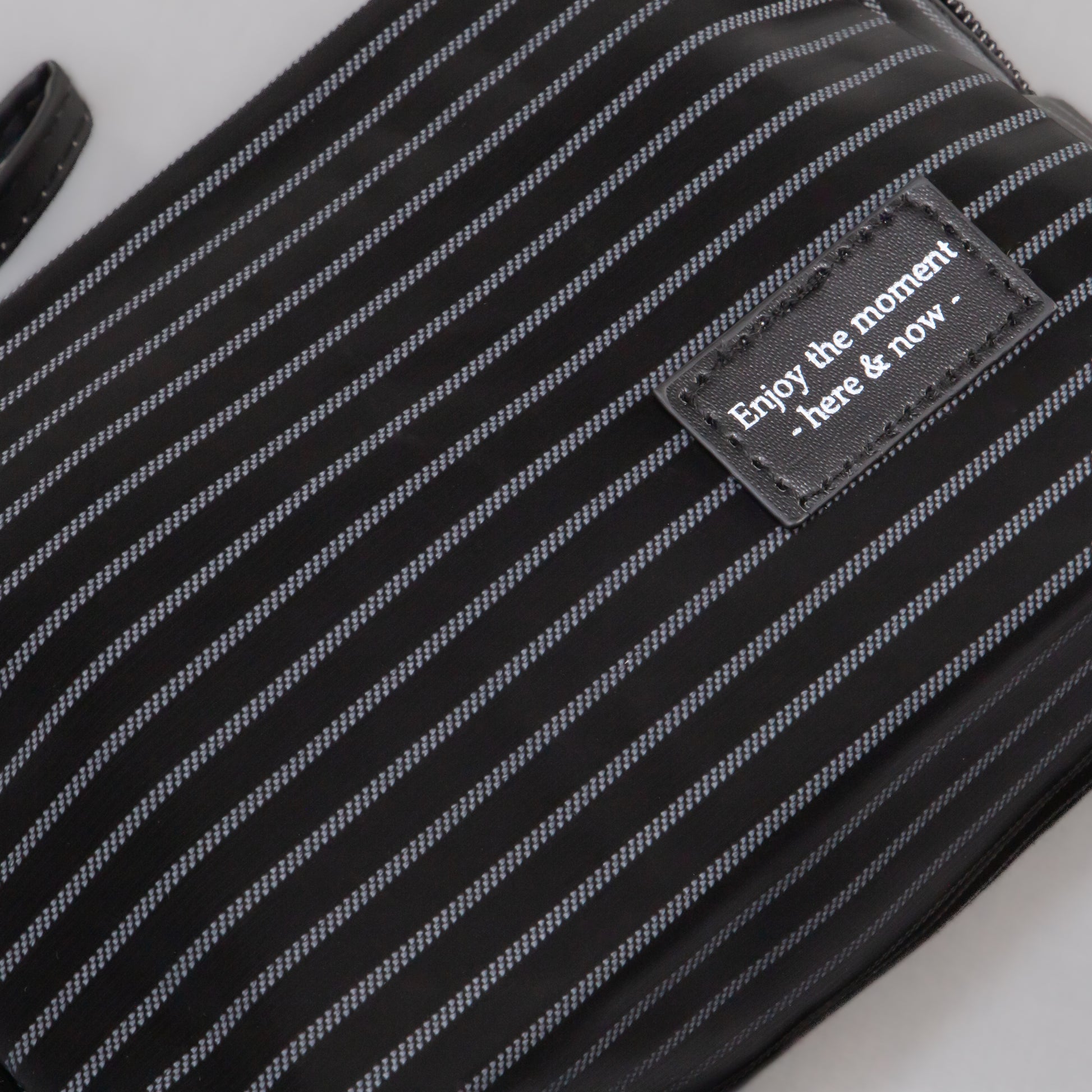 Geantă cosmetice Dungi Chic - Negru