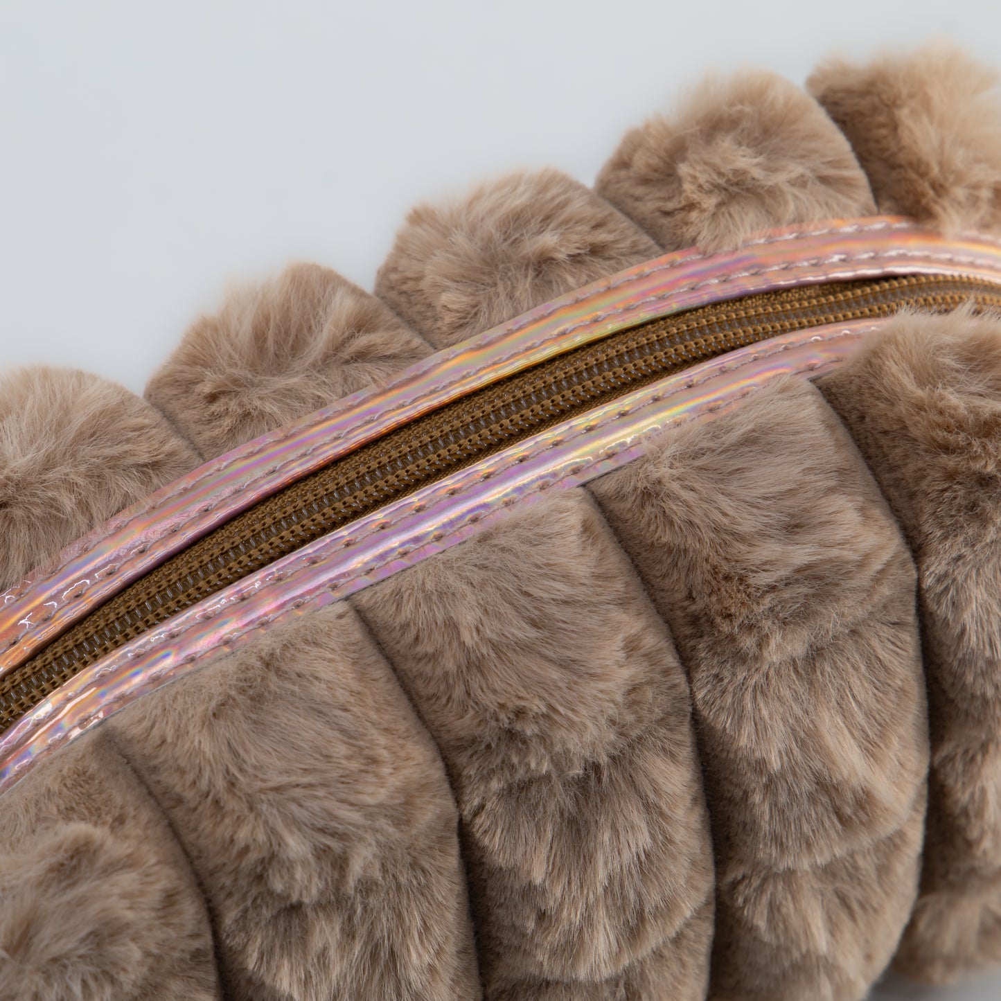 Geantă cosmetice pufoasă - Maro