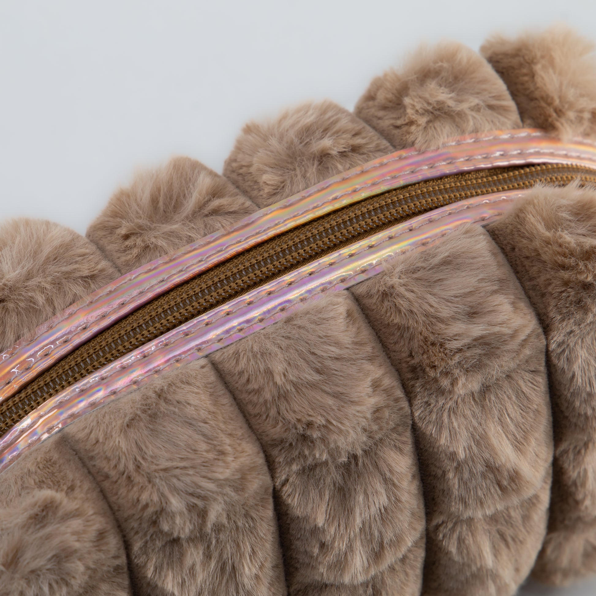 Geantă cosmetice pufoasă - Maro