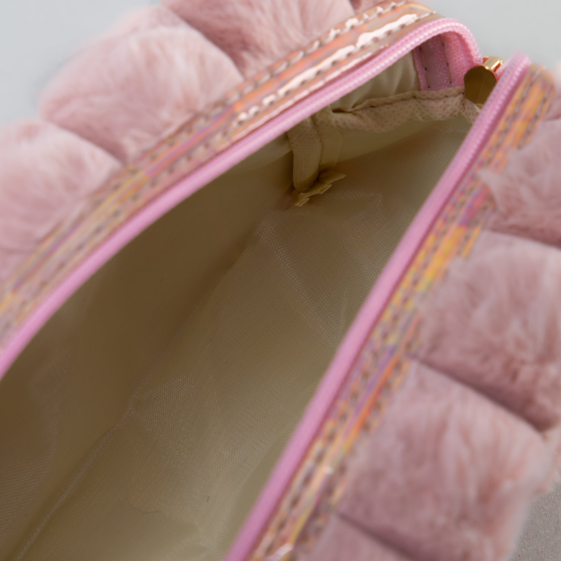 Geantă cosmetice pufoasă - Roz