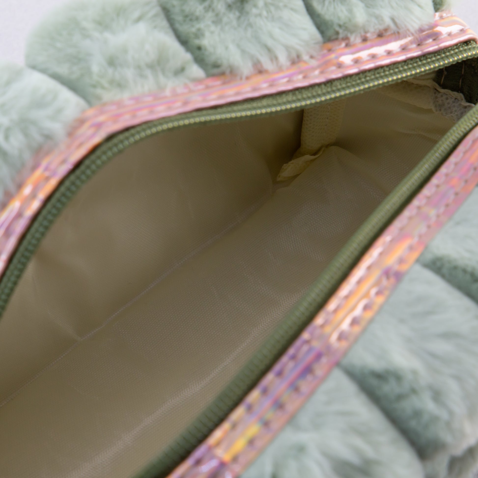 Geantă cosmetice pufoasă - Verde