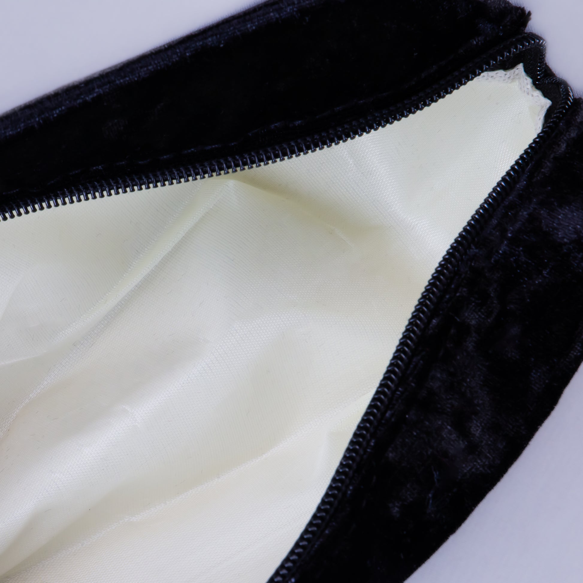 Geantă cosmetice Velvet Touch - Negru