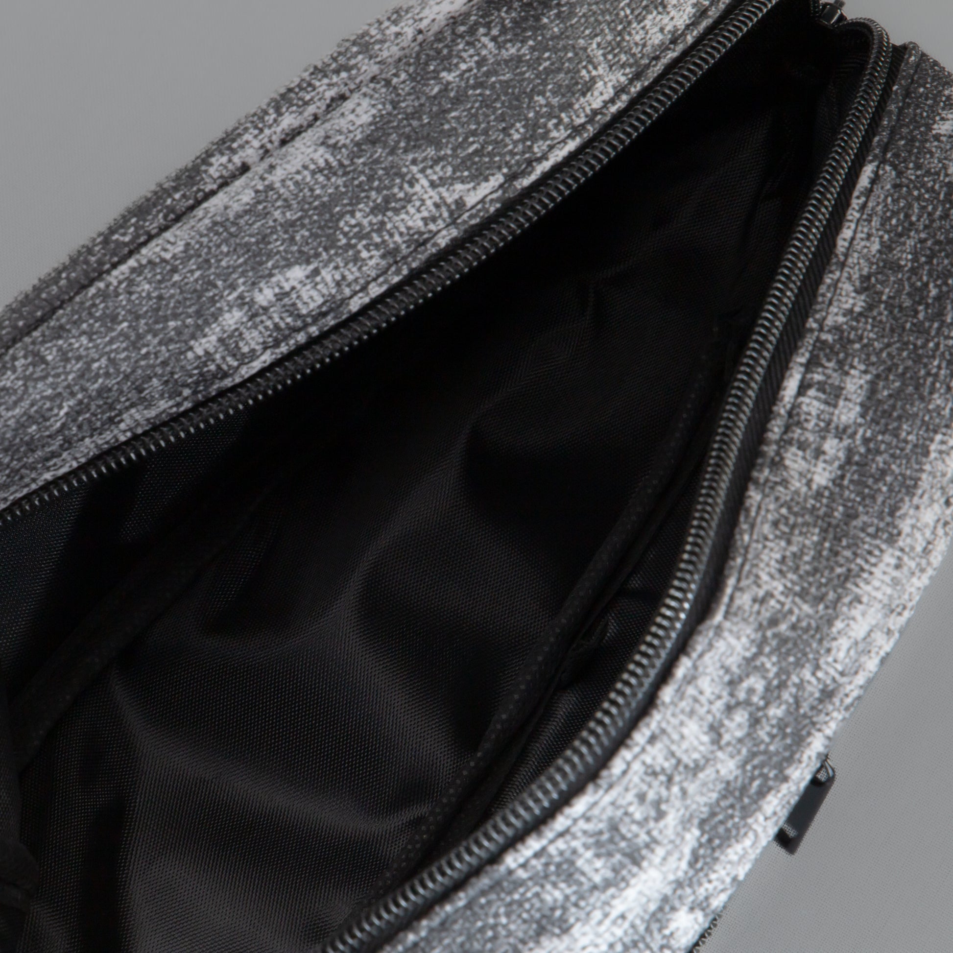 Geantă cosmetice Vibe camuflaj - Negru