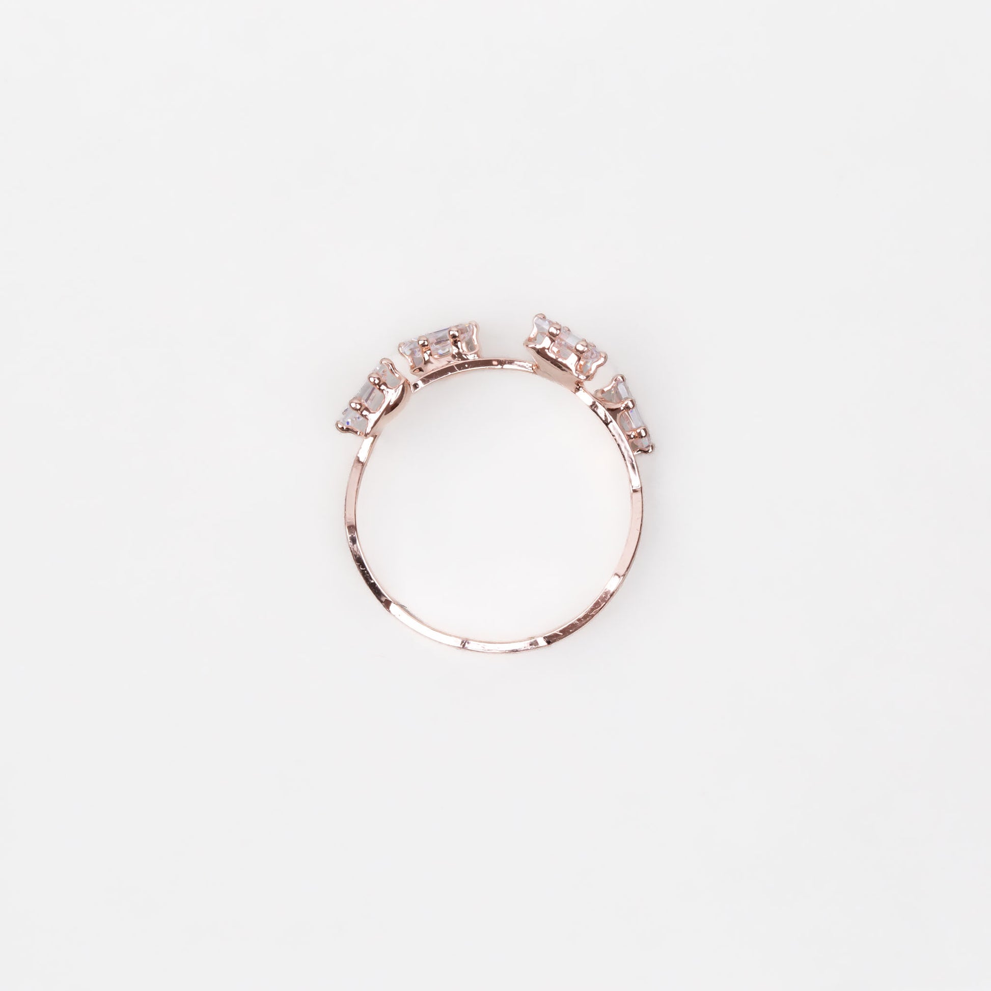 Inel ondulat cu pietre delicate - Auriu