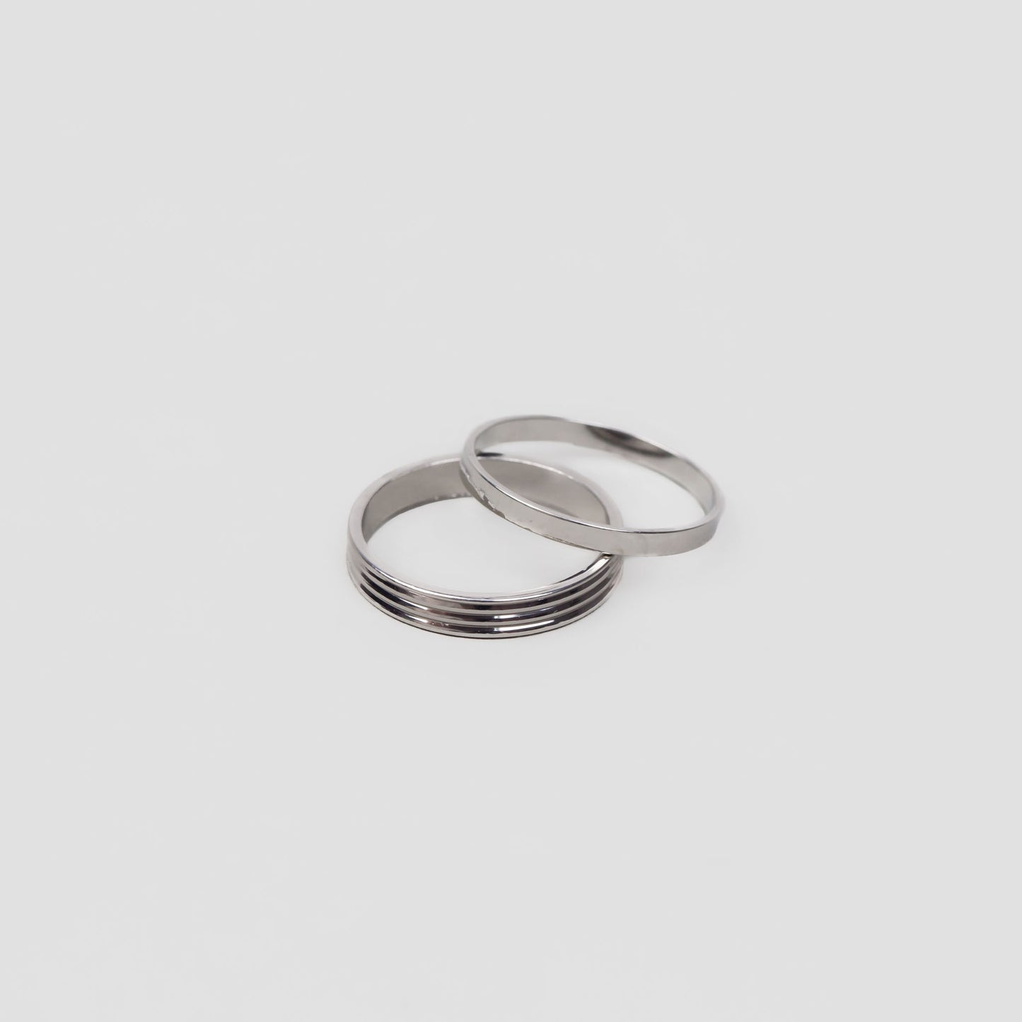 Inele simple în stil minimal cu striații, set 2 buc - Argintiu