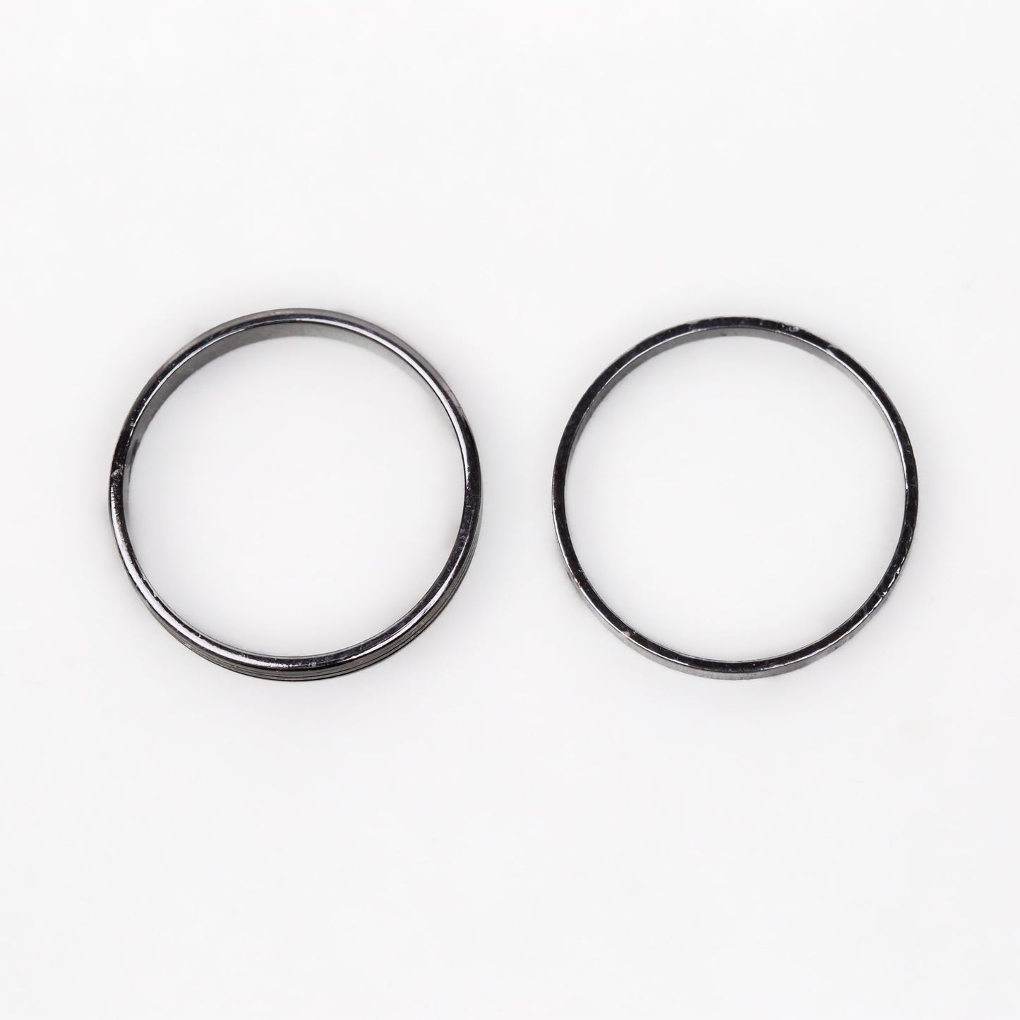 Inele simple în stil minimal cu striații, set 2 buc - Negru