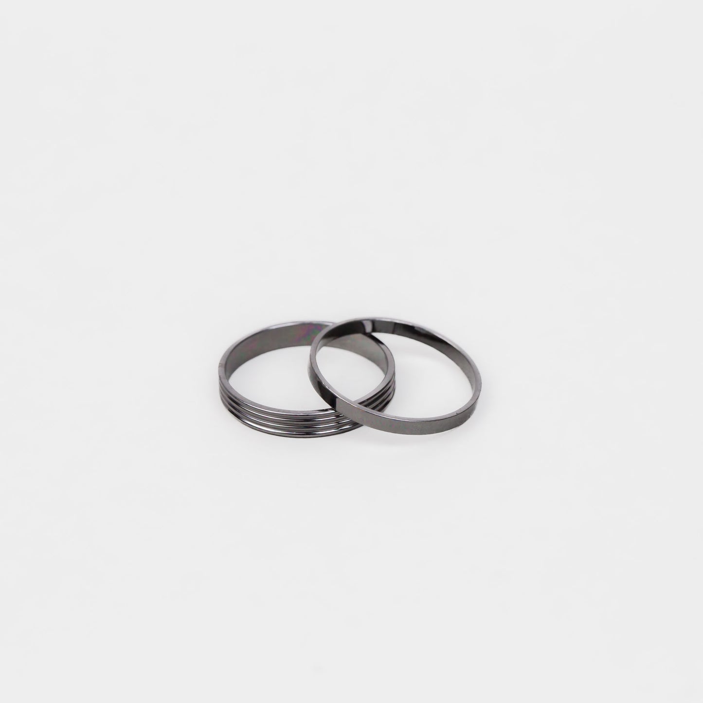 Inele simple în stil minimal cu striații, set 2 buc - Negru