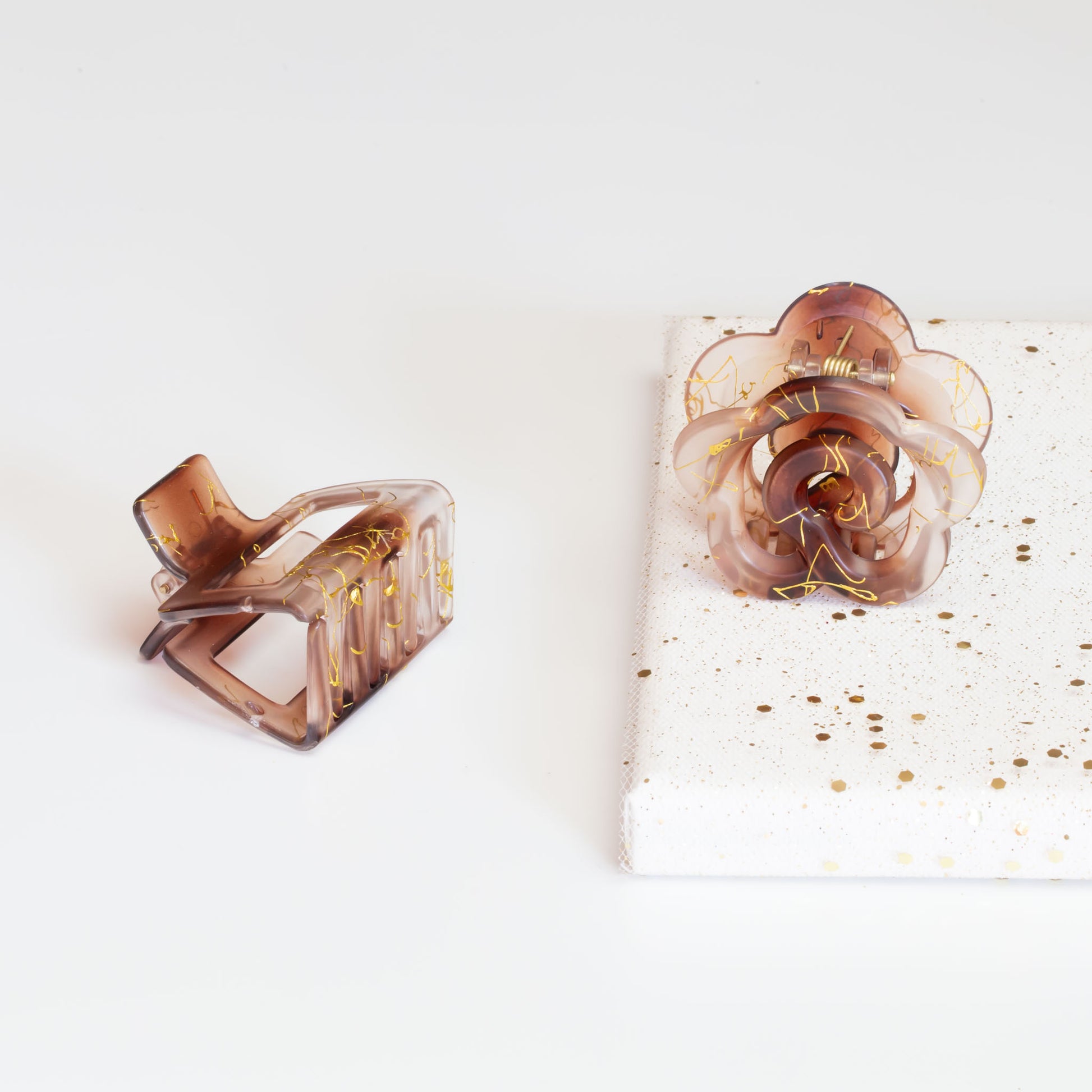 Set 2 clame păr beauty cu accente aurii, textură mată - Maro