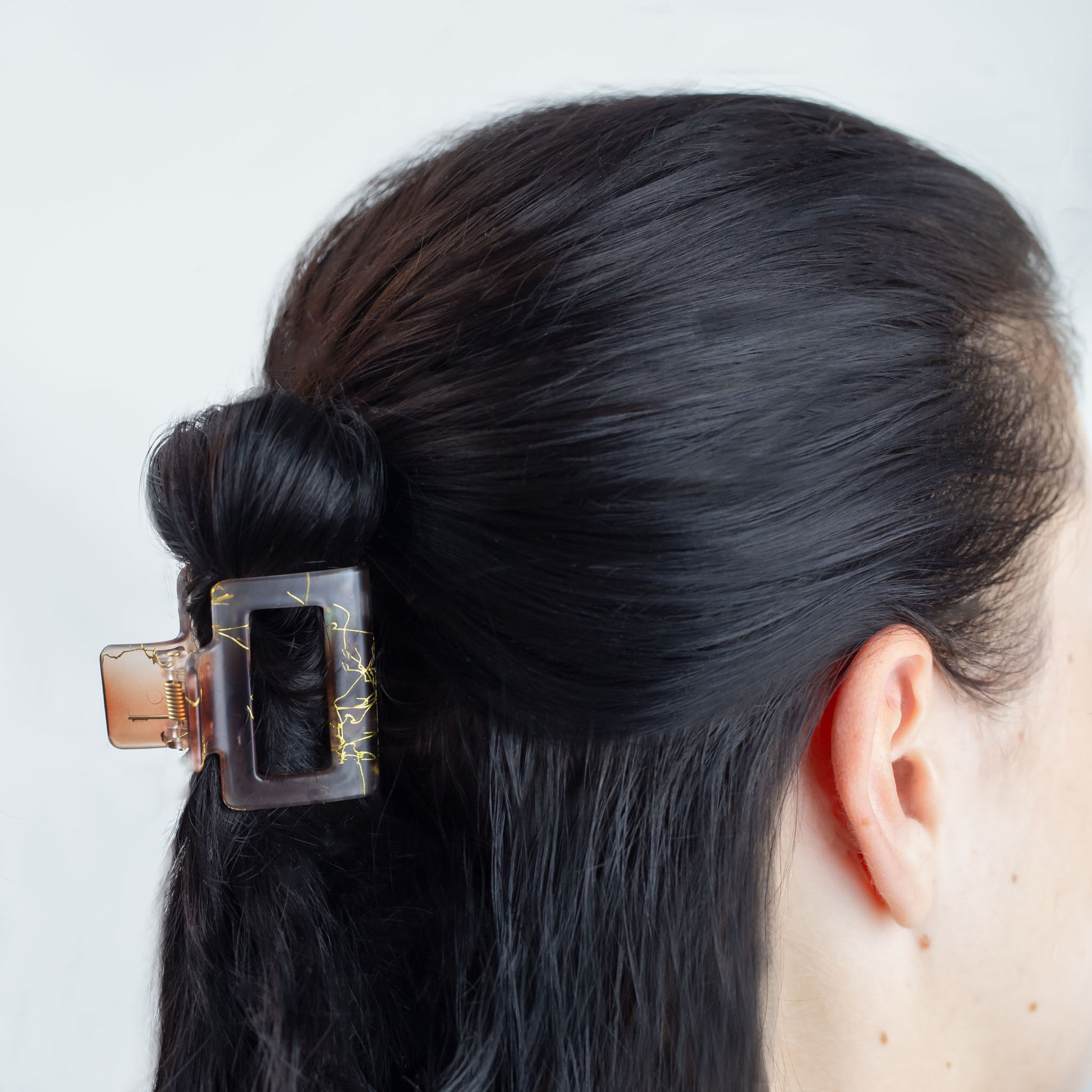 Set 2 clame păr beauty cu accente aurii, textură mată - Maro