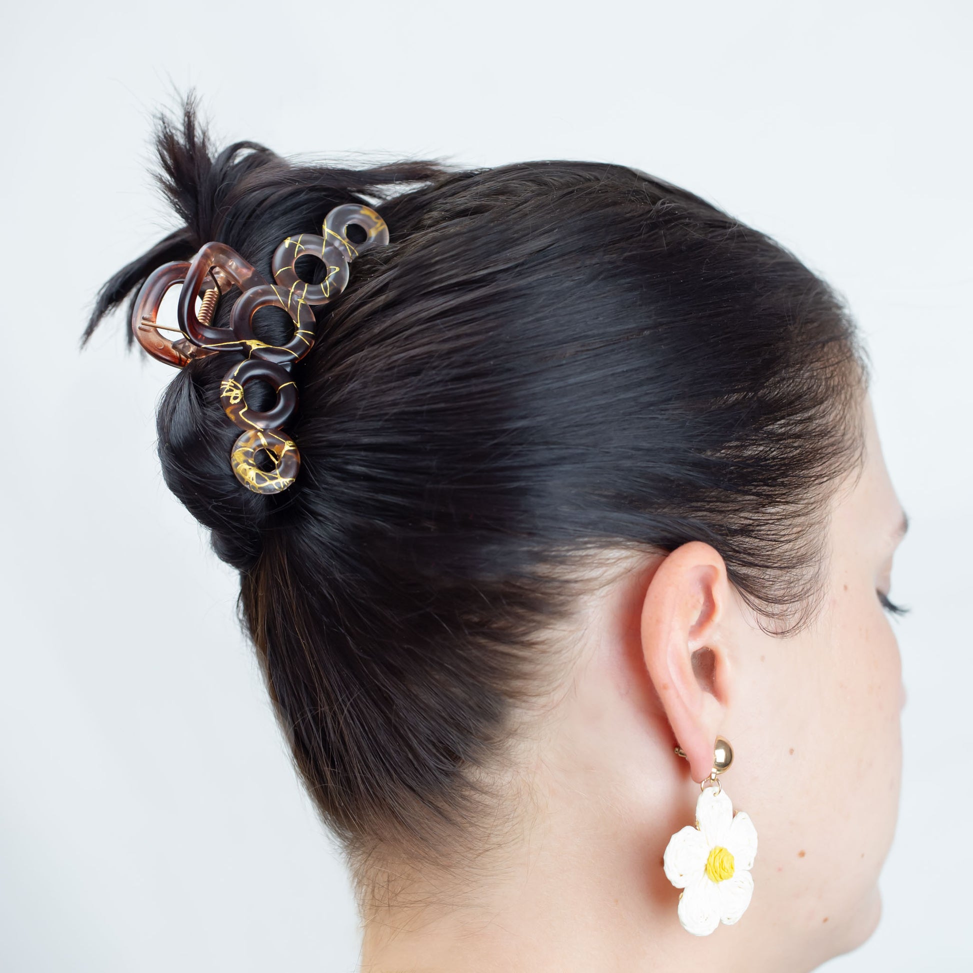 Set 2 clame păr mari cu cercuri și detalii aurii, textură mată - Maro