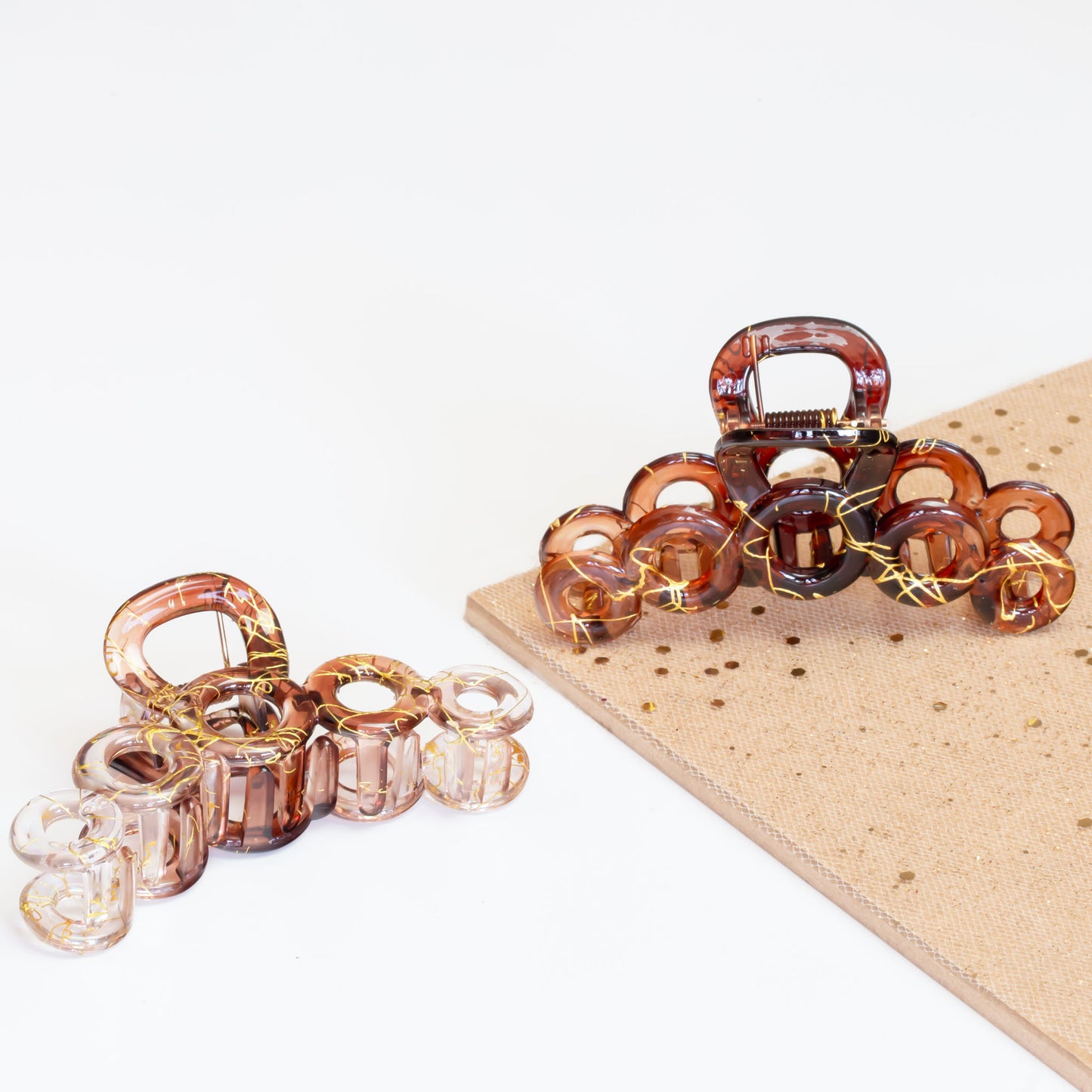 Set 2 clame păr mari cu cercuri și detalii aurii, textură translucidă - Maro