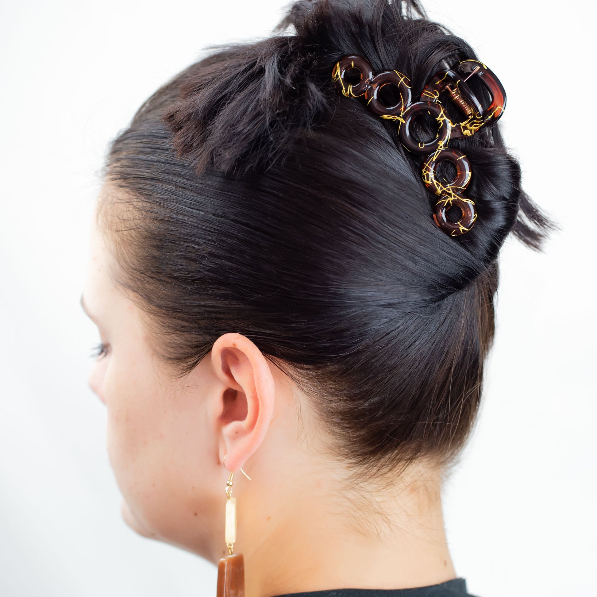 Set 2 clame păr mari cu cercuri și detalii aurii, textură translucidă - Maro