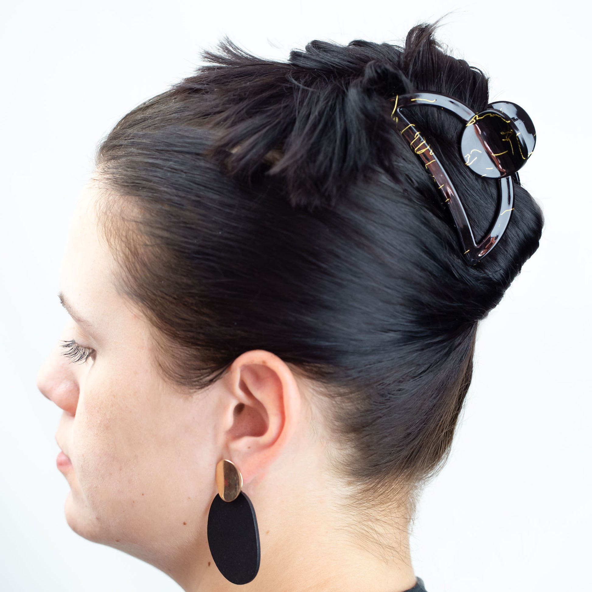 Set 2 clame păr mari cu forme geometrice și detalii aurii, textură lucioasă - Negru