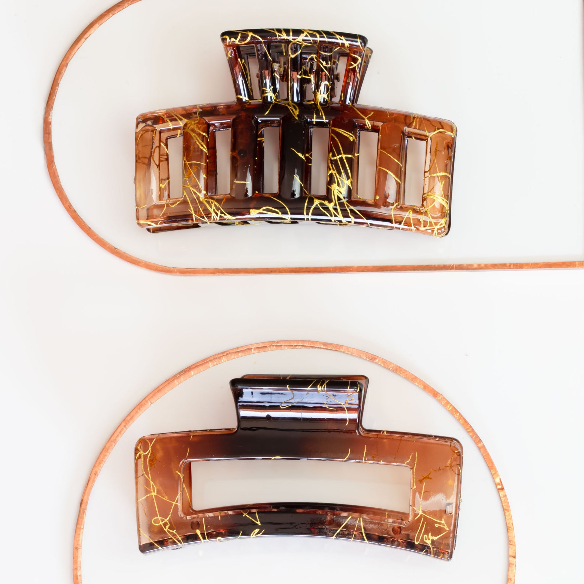 Set 2 clame păr mari dreptunghiulare cu accente aurii, textură lucioasă - Maro