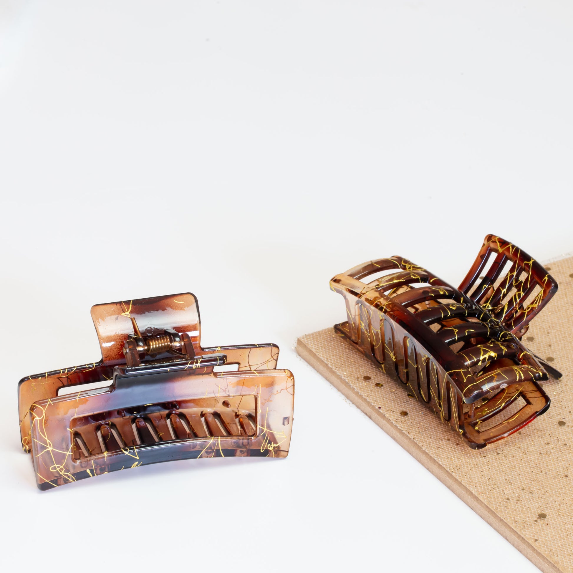 Set 2 clame păr mari dreptunghiulare cu accente aurii, textură lucioasă - Maro