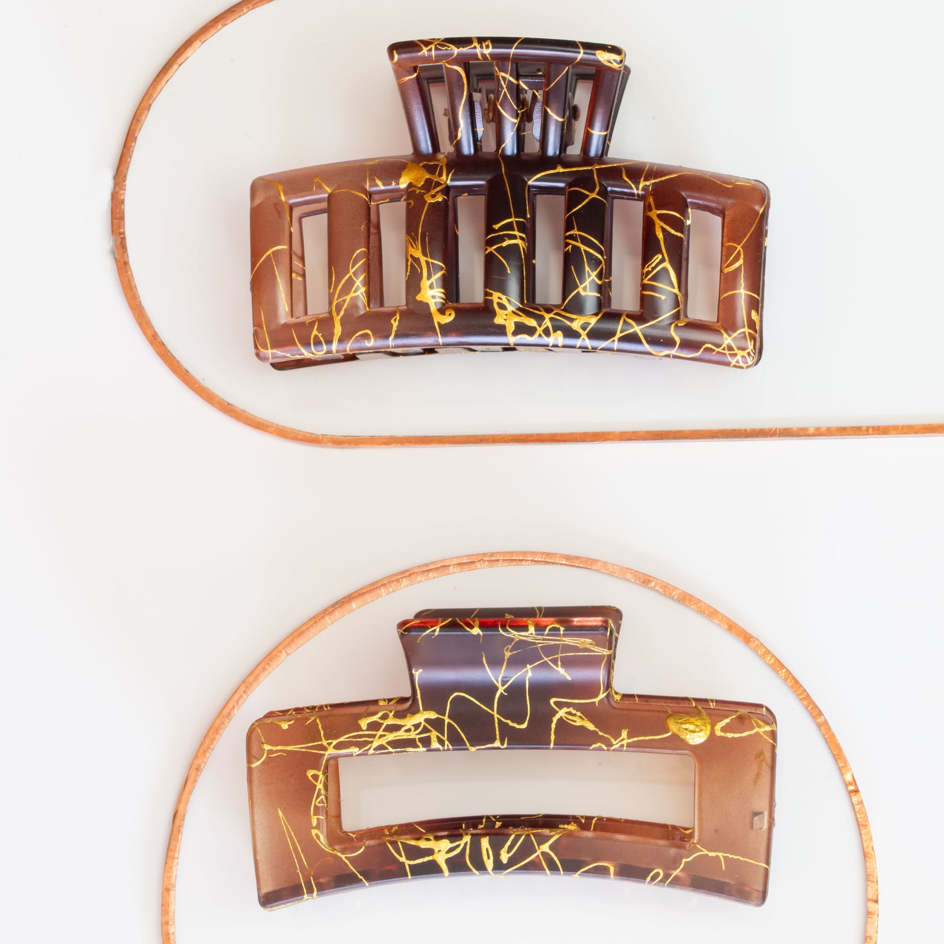 Set 2 clame păr mari dreptunghiulare cu accente aurii, textură mată - Maro