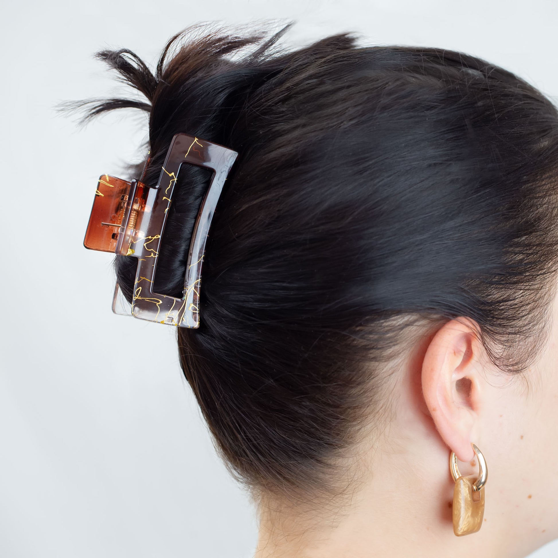 Set 2 clame păr mari dreptunghiulare cu accente aurii, textură translucidă - Caramel