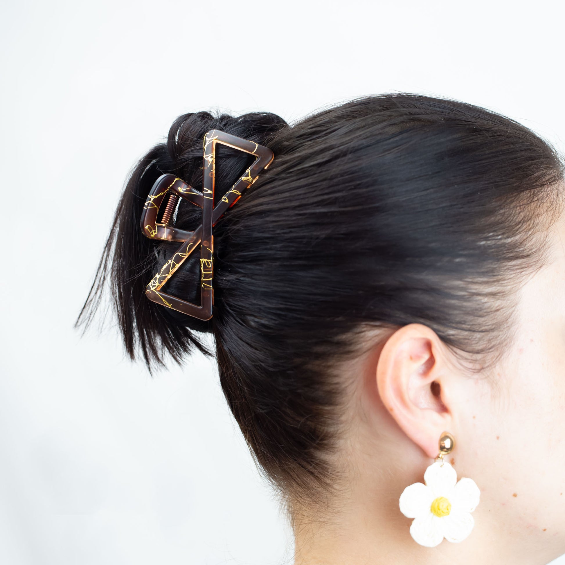 Set 2 clame păr mari symmetry cu detalii aurii, texturi mixte - Caramel